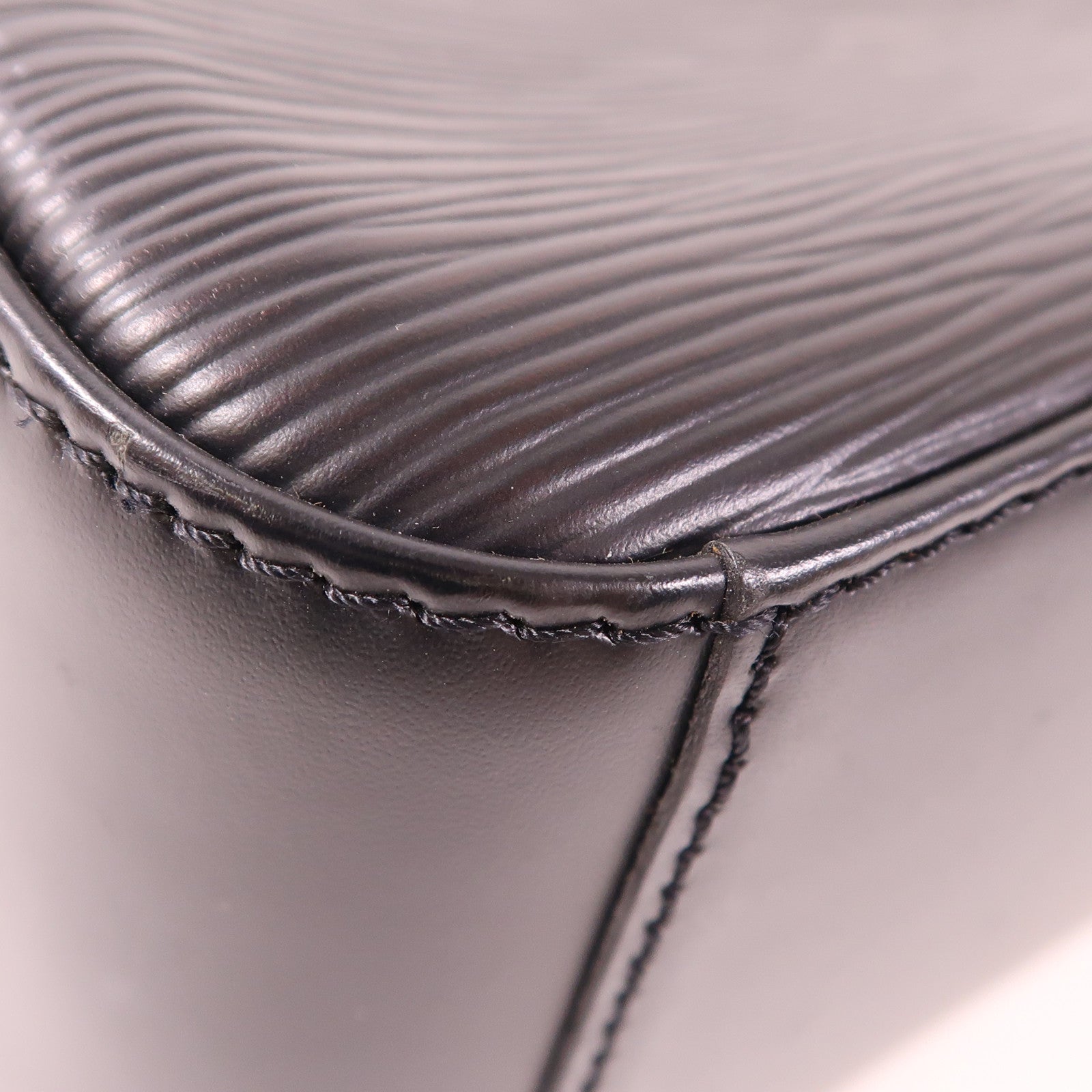 LOUIS VUITTON Epi Jasmin金扣手挽袋