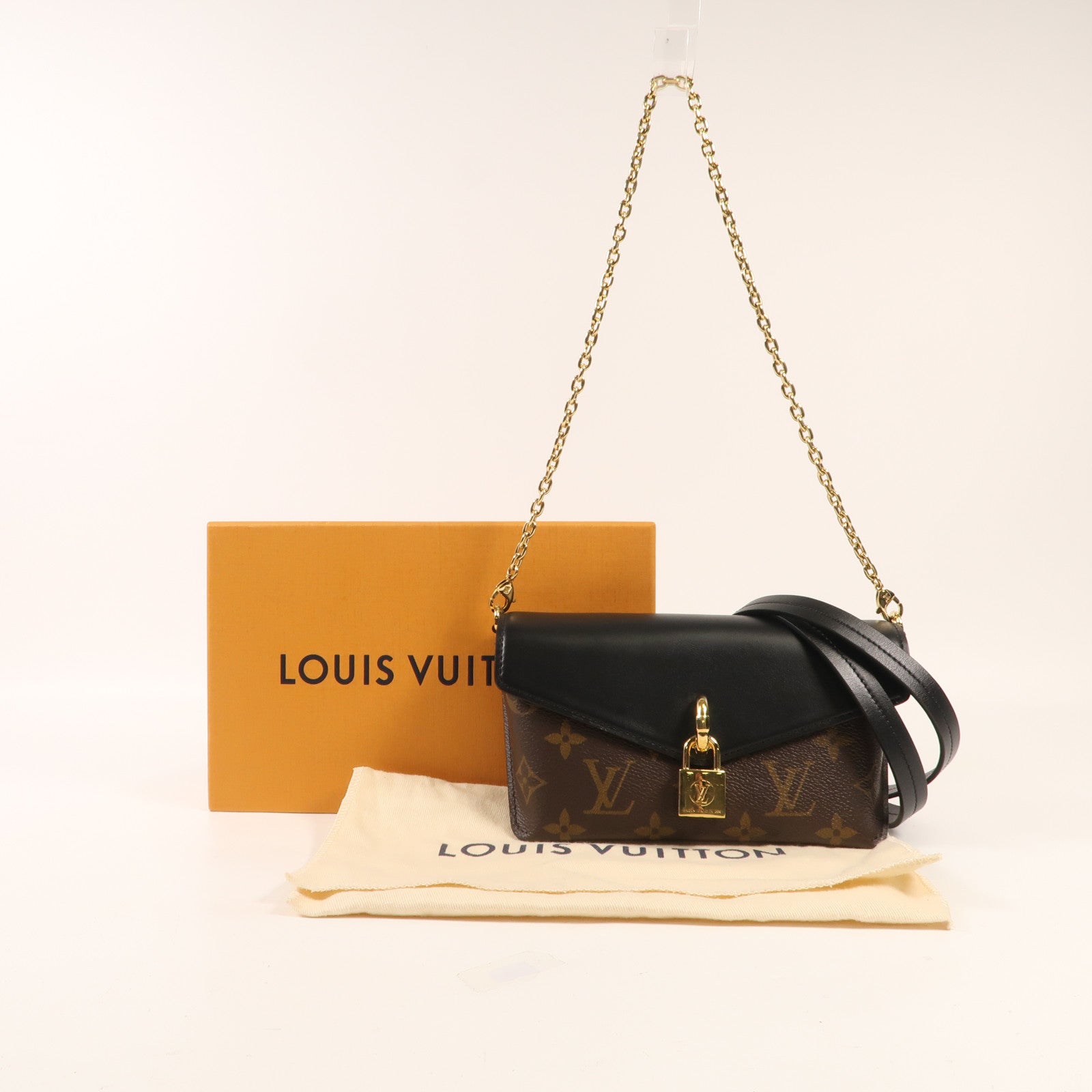 LOUIS VUITTON Monogram Padlock On Strap金扣手挽肩背兩用袋