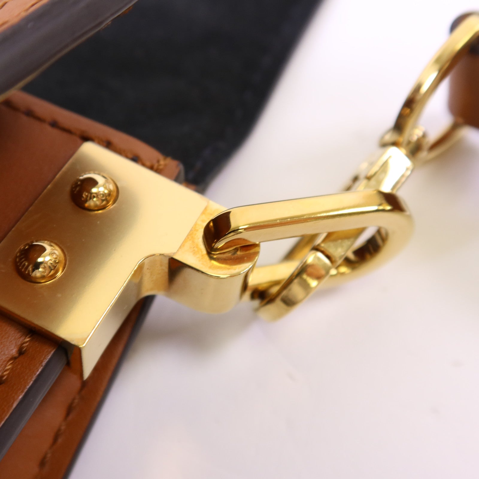 LOUIS VUITTON Monogram Reverse Mini Dauphine金扣肩背袋