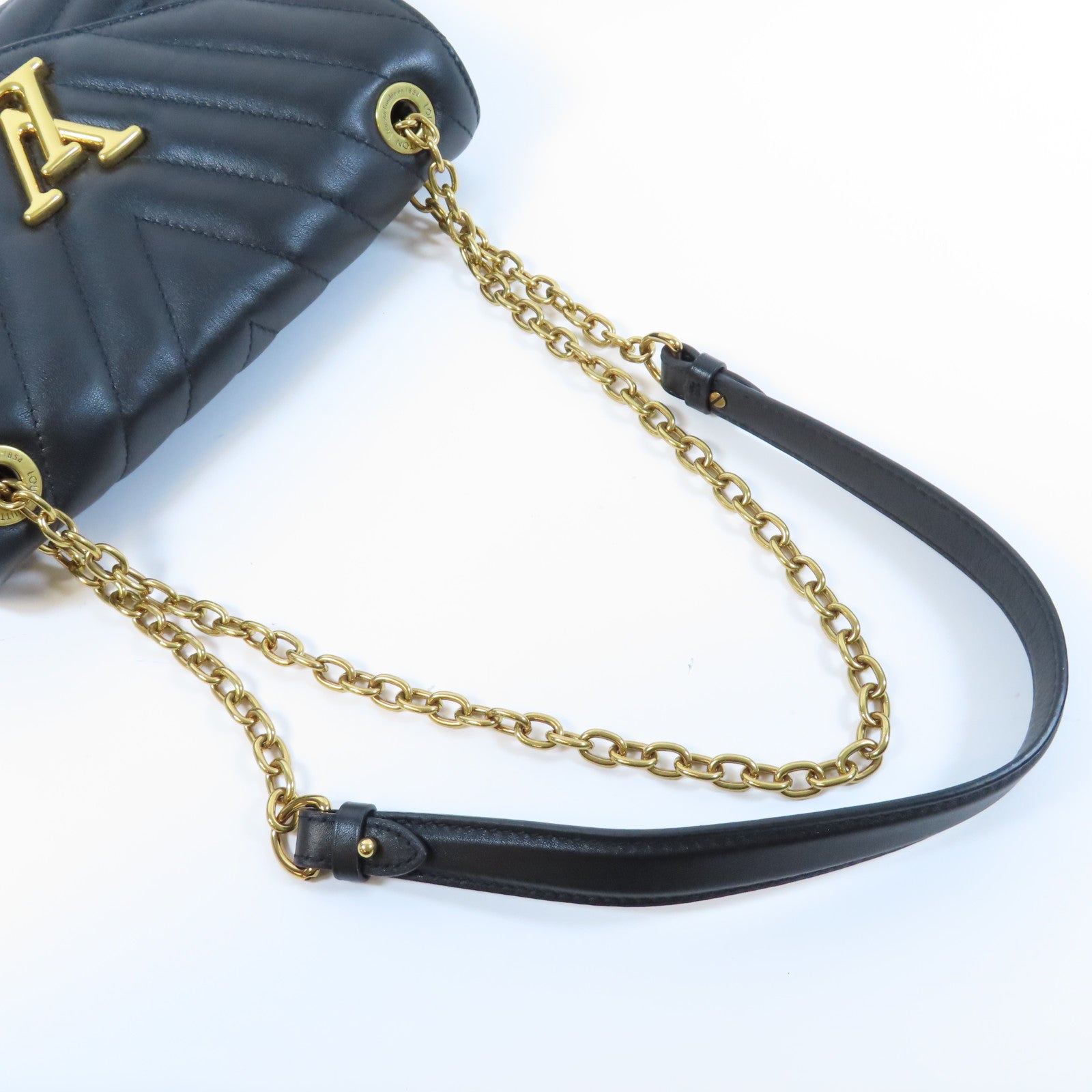 LOUIS VUITTON **【激減優惠】牛皮皮革New Wave Chain Bag MM金扣鏈帶肩背袋黑色