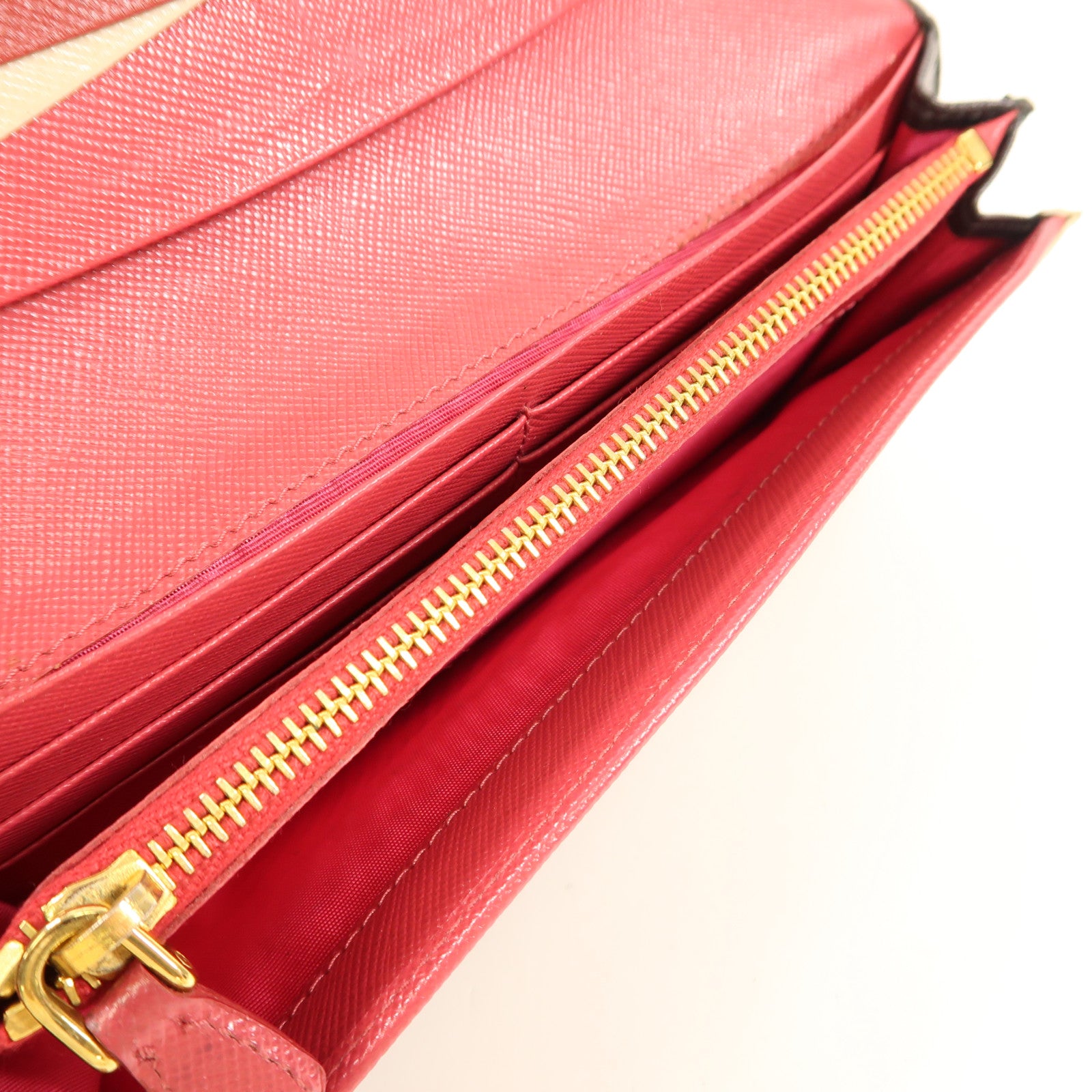 PRADA 牛皮皮革Long wallet金扣長錢包