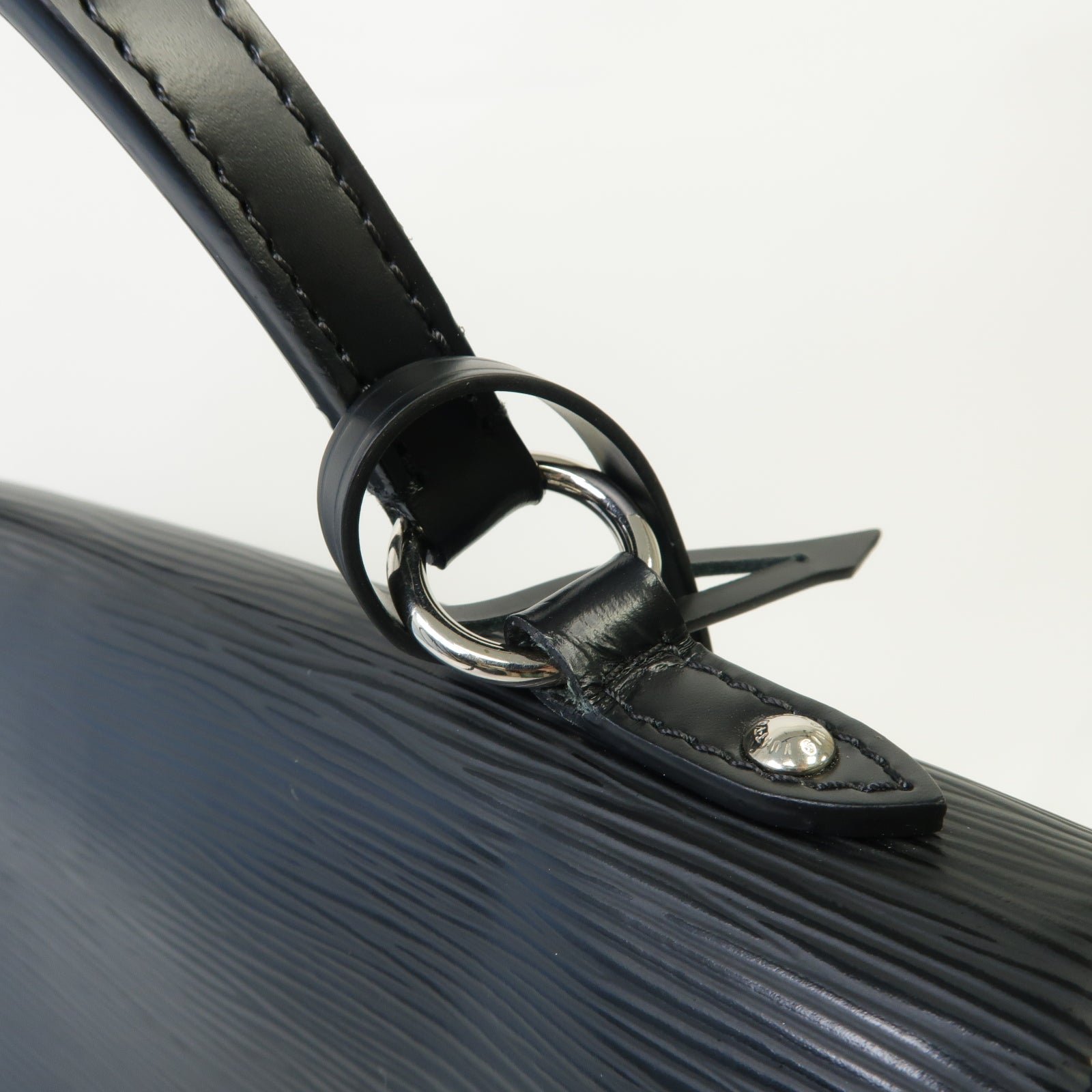 LOUIS VUITTON Epi Cluny MM銀扣手挽肩背兩用袋黑色