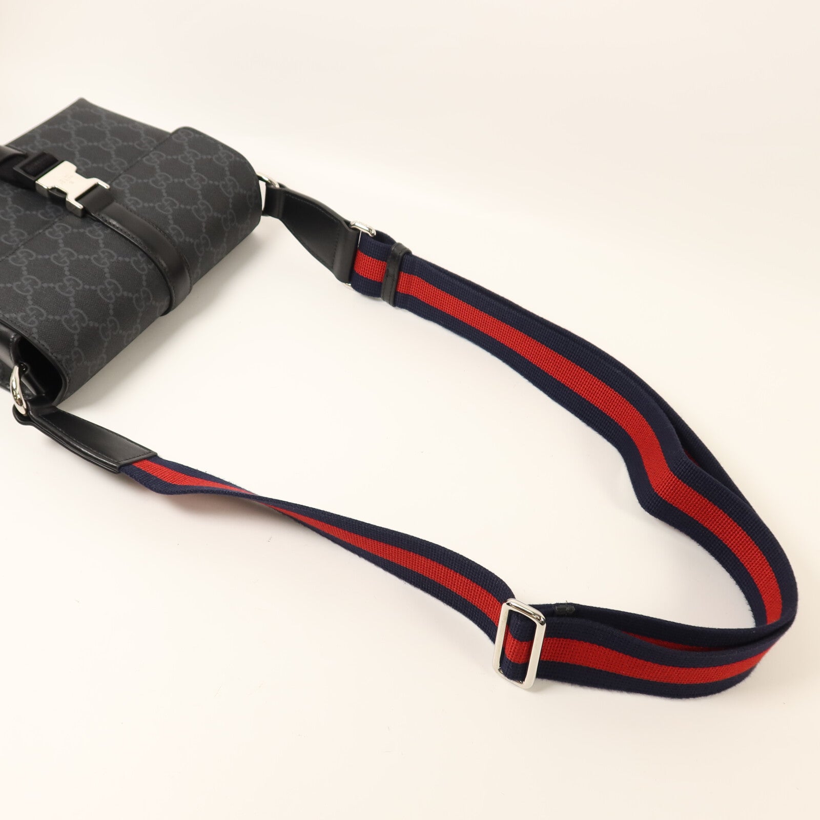 GUCCI 塗層帆布GG Black Mini Bag銀扣肩背袋