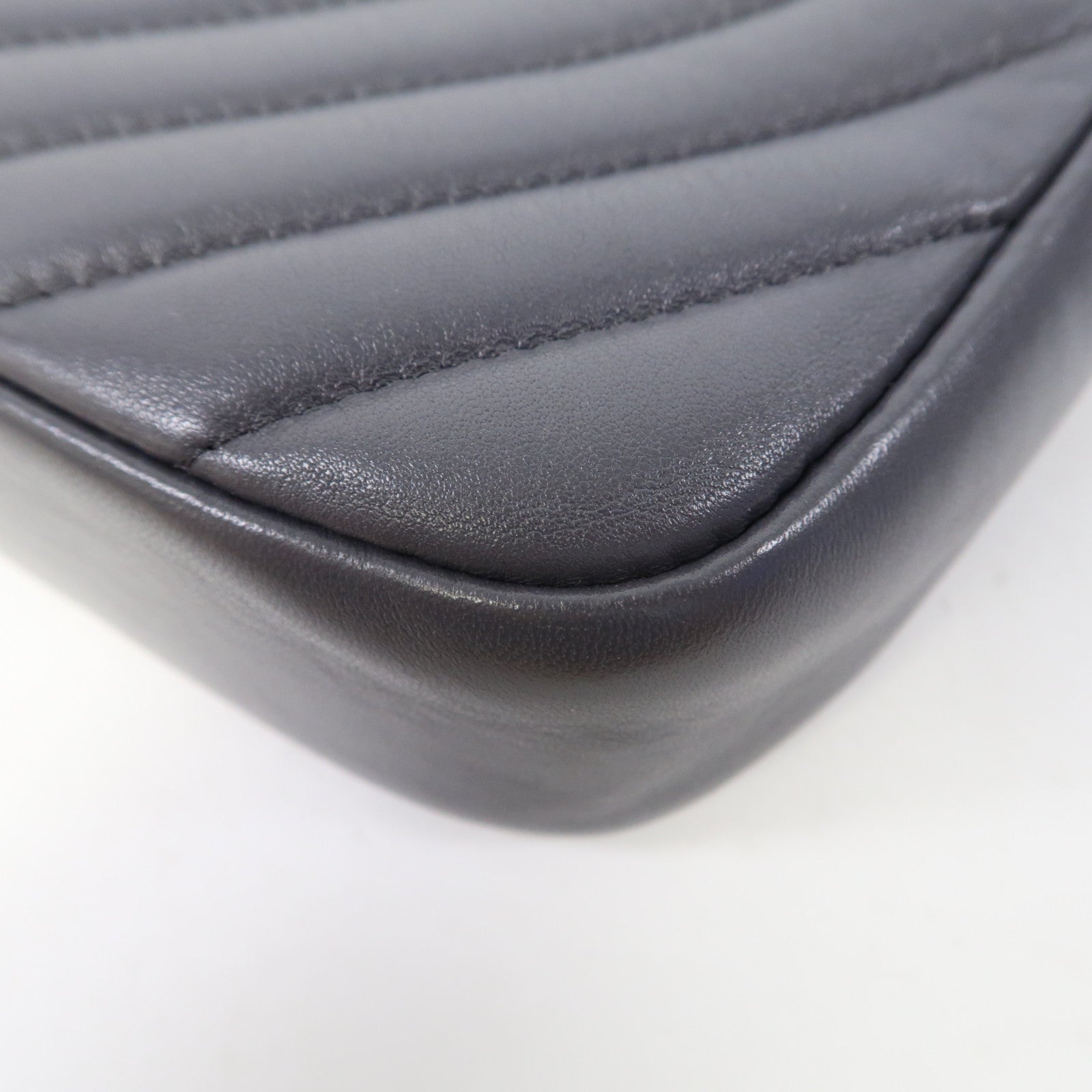 CHANEL 斜紋羊皮皮革Chervon Camera Bag金扣鏈帶肩背袋灰色