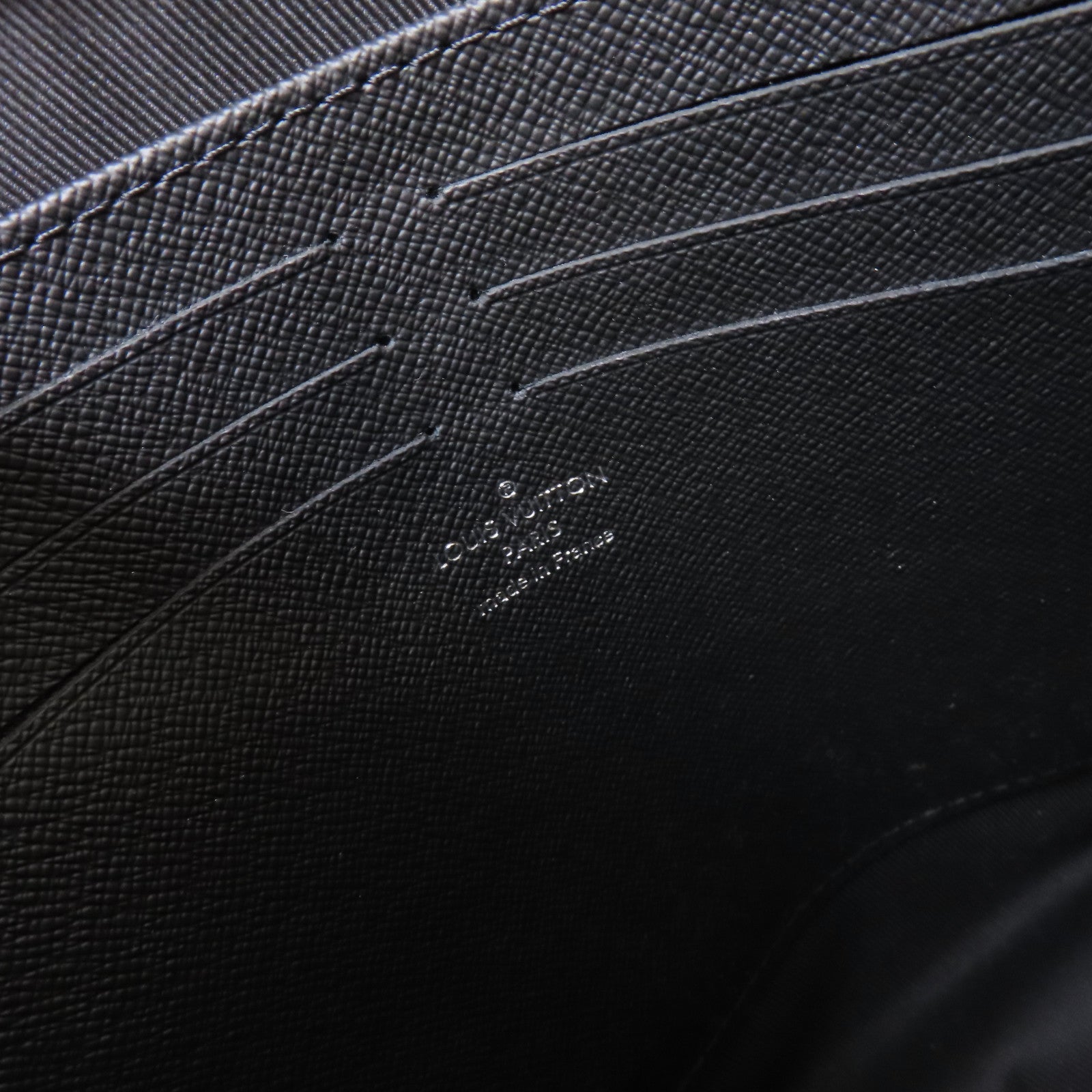 LOUIS VUITTON 【激減優惠】Monogram Eclipse Reverse Pochette Voyage MM Clutch銀扣手拿包碳灰色/黑色