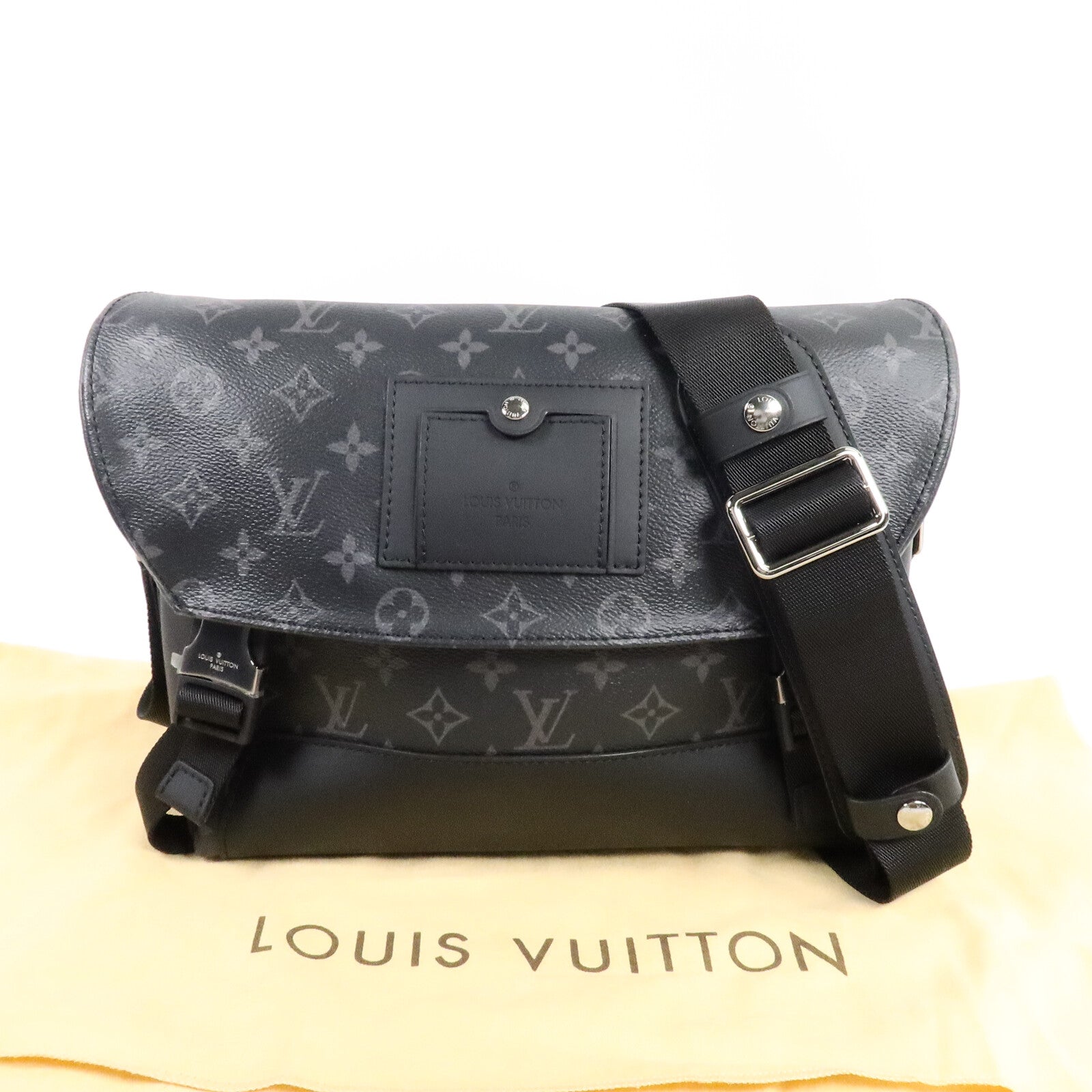 LOUIS VUITTON Monogram Eclipse Messenger PM Voyager銀扣肩背袋