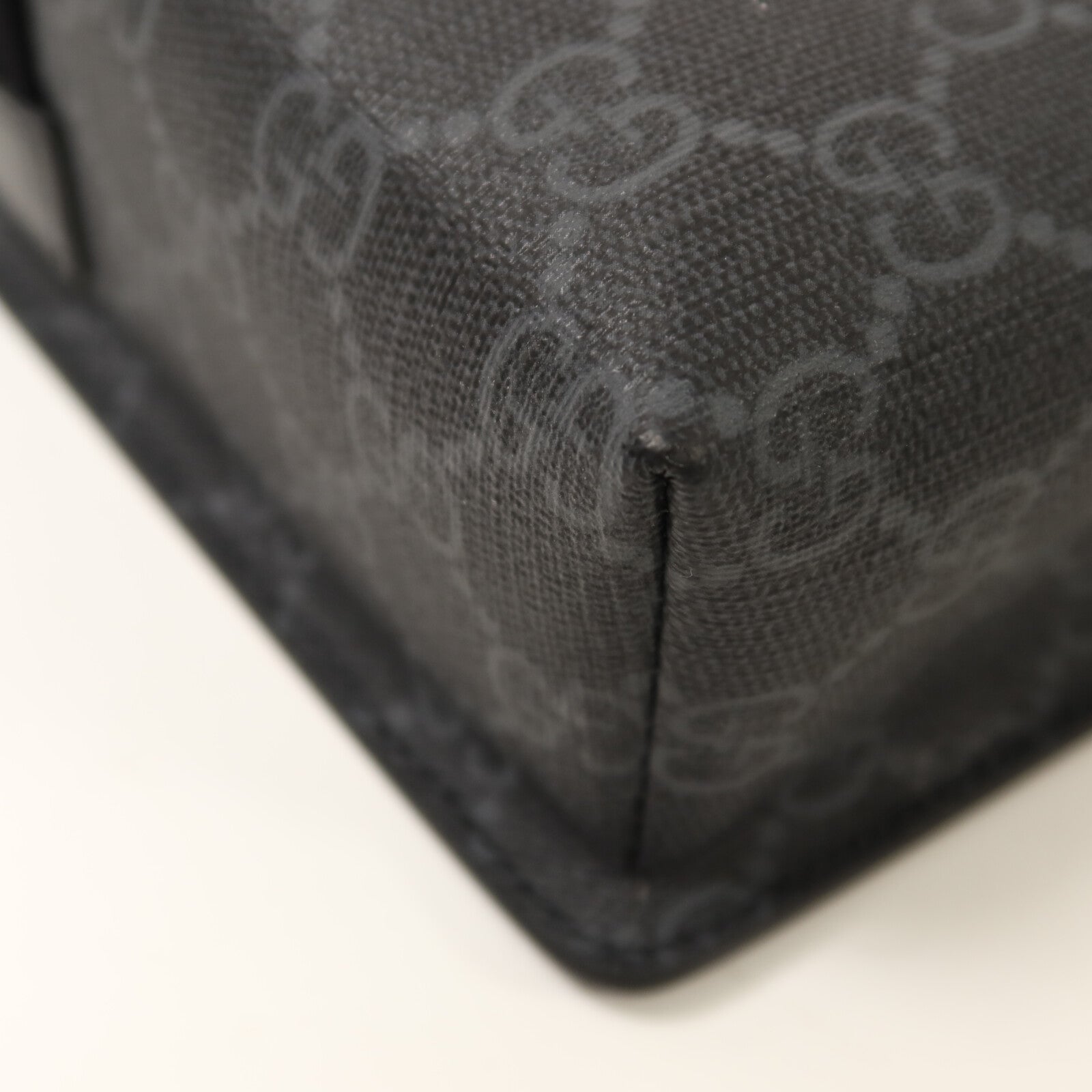 GUCCI 塗層帆布GG Black Mini Bag銀扣肩背袋