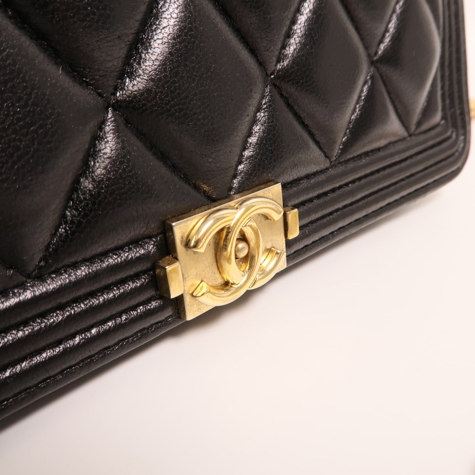 CHANEL 羊皮皮革Boy Wallet On Chain金扣鏈帶肩背袋