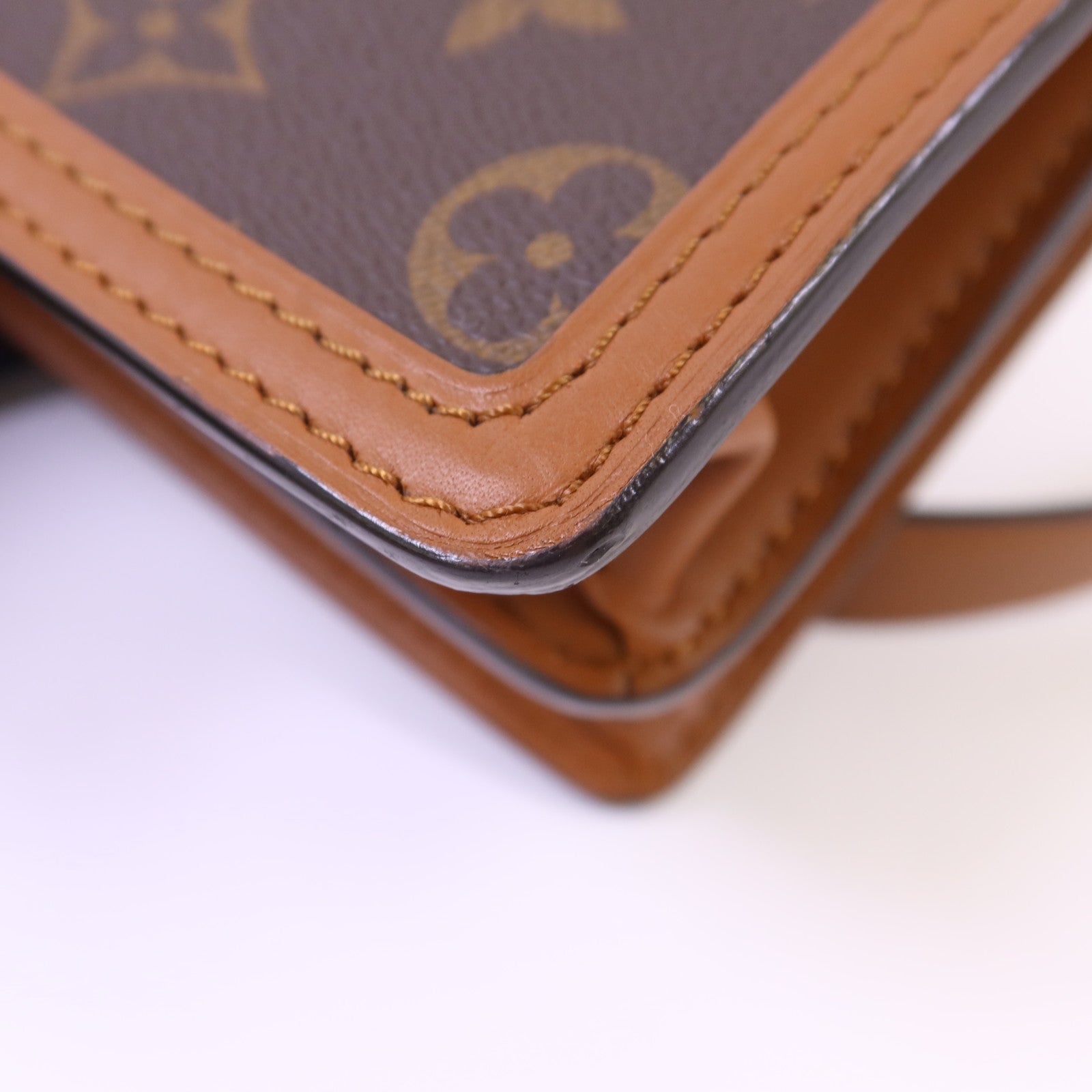 LOUIS VUITTON Monogram Reverse Mini Dauphine金扣肩背袋