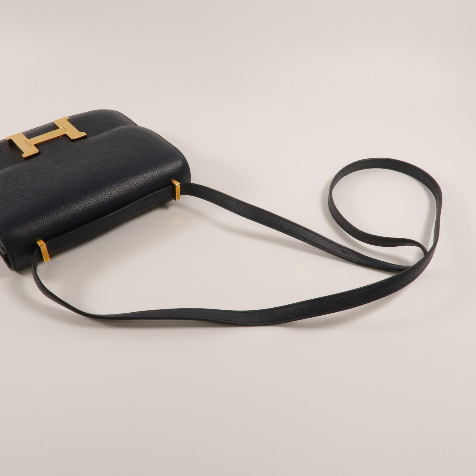 HERMES Epsom皮革Constance Mini肩背袋Bleu Indigo