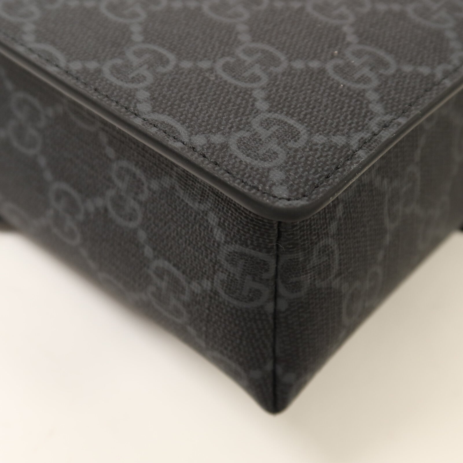 GUCCI 塗層帆布GG Black Mini Bag銀扣肩背袋
