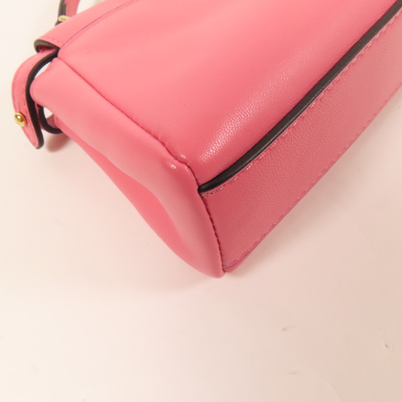 FENDI 牛皮皮革Micro Peekaboo金扣肩背袋