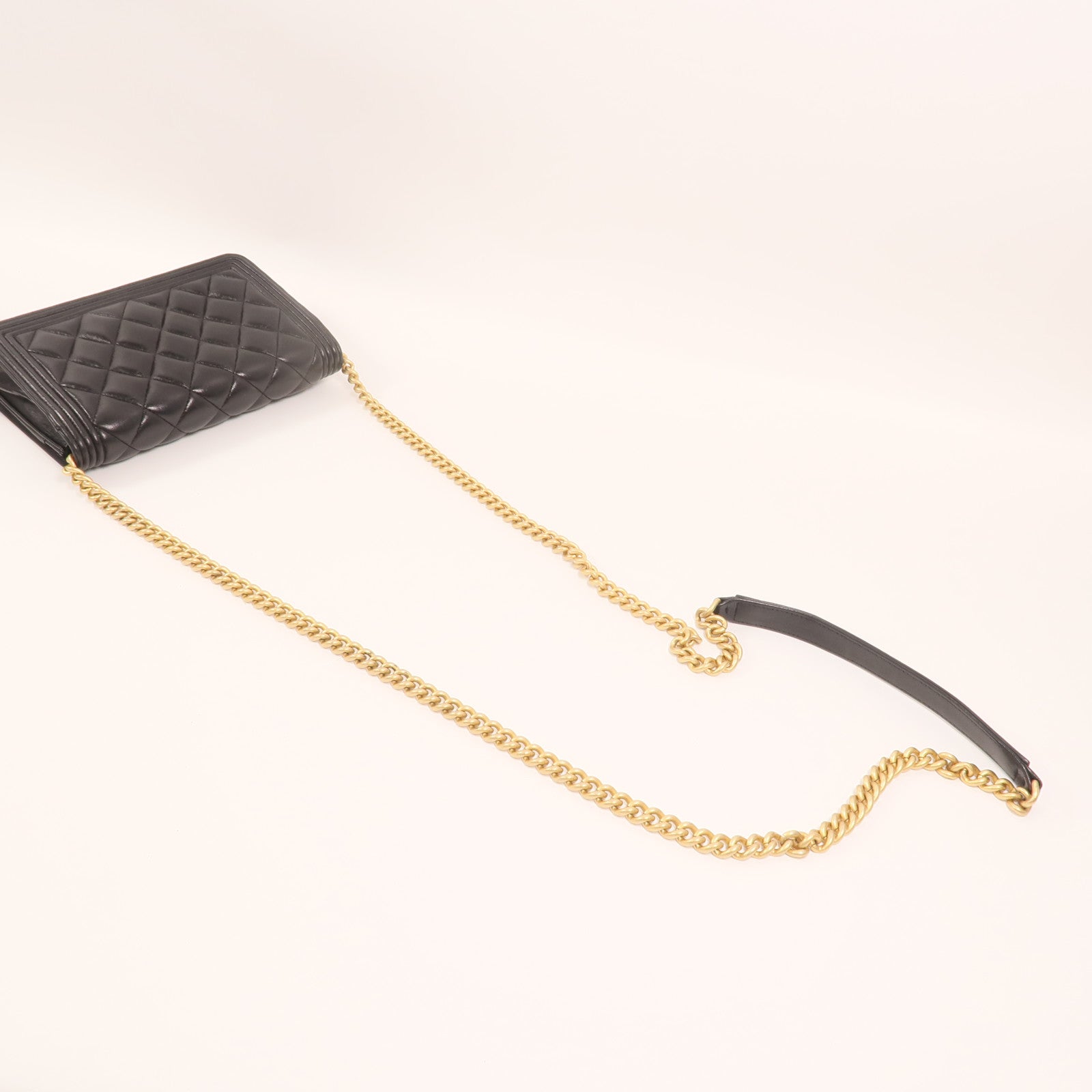 CHANEL 羊皮皮革Boy Wallet On Chain金扣鏈帶肩背袋