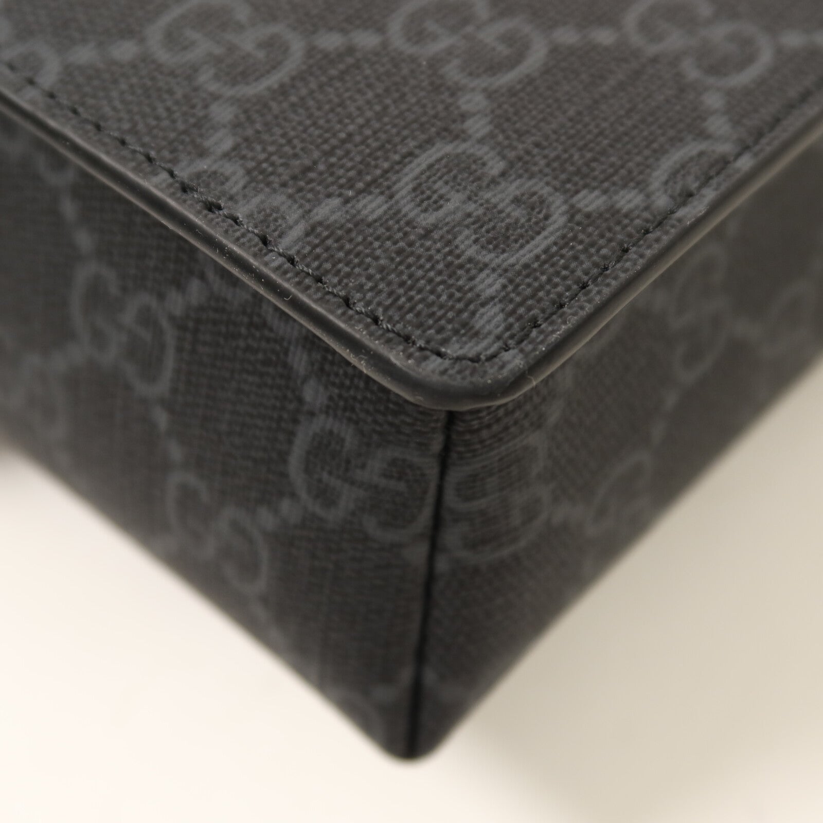 GUCCI 塗層帆布GG Black Mini Bag銀扣肩背袋