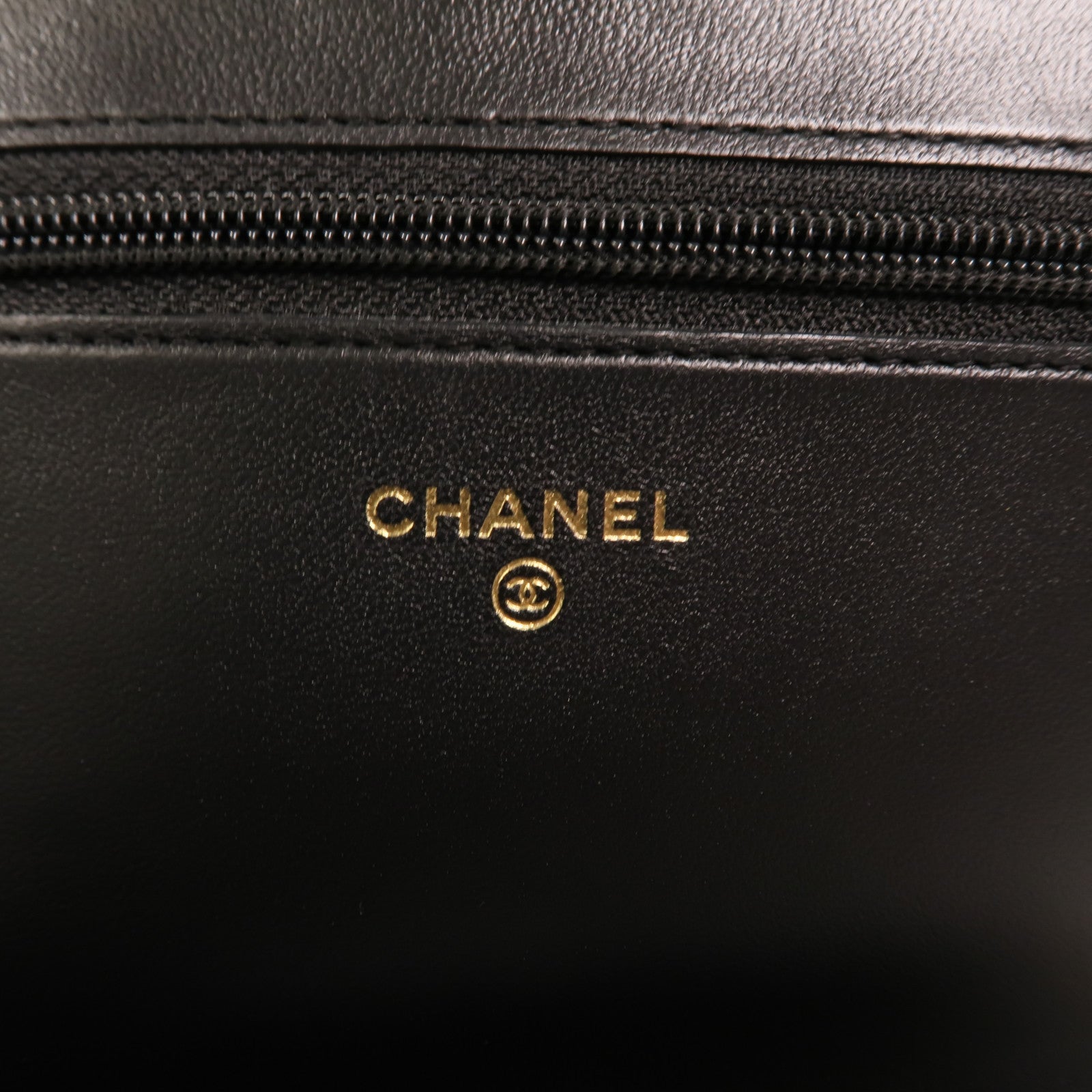 CHANEL 羊皮皮革Boy Wallet On Chain金扣鏈帶肩背袋