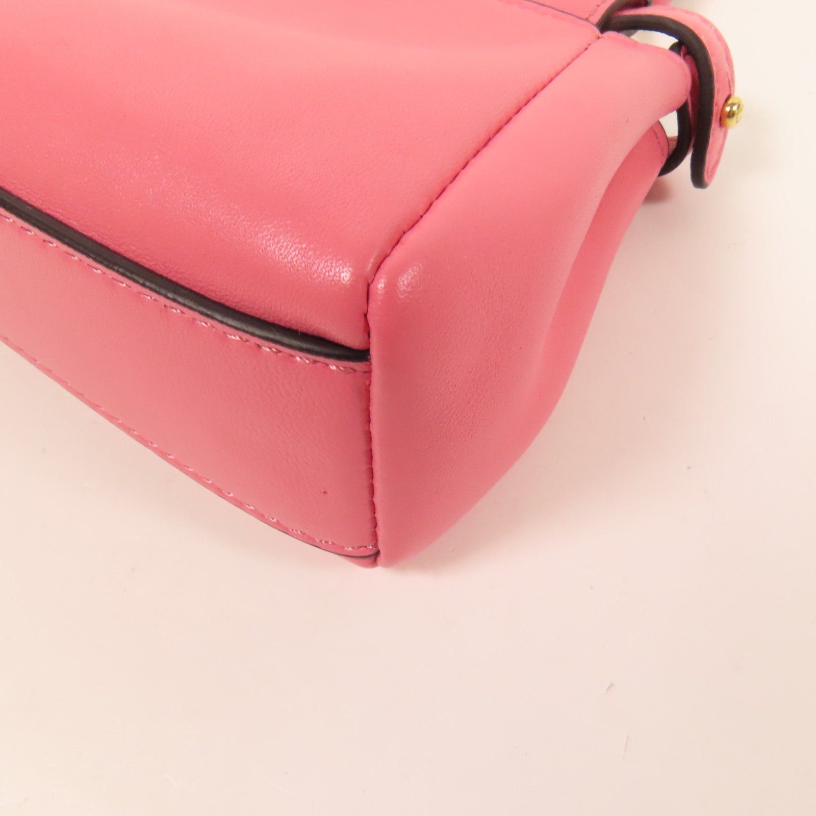 FENDI 牛皮皮革Micro Peekaboo金扣肩背袋