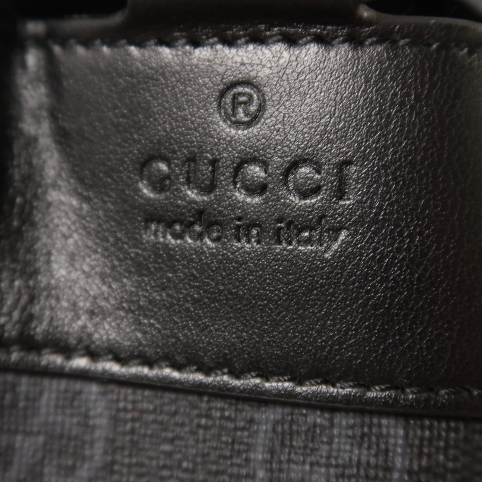 GUCCI 塗層帆布GG Black Mini Bag銀扣肩背袋