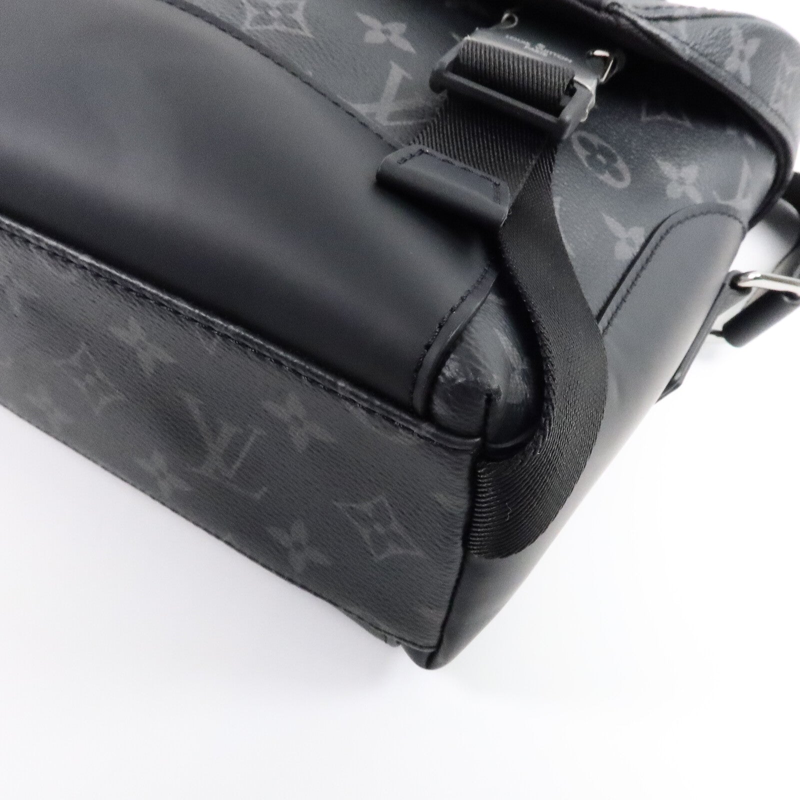 LOUIS VUITTON Monogram Eclipse Messenger PM Voyager銀扣肩背袋