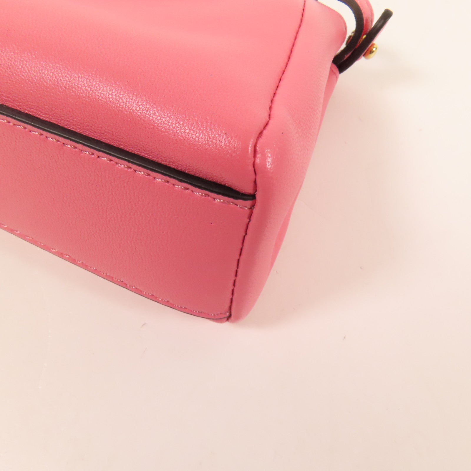 FENDI 牛皮皮革Micro Peekaboo金扣肩背袋