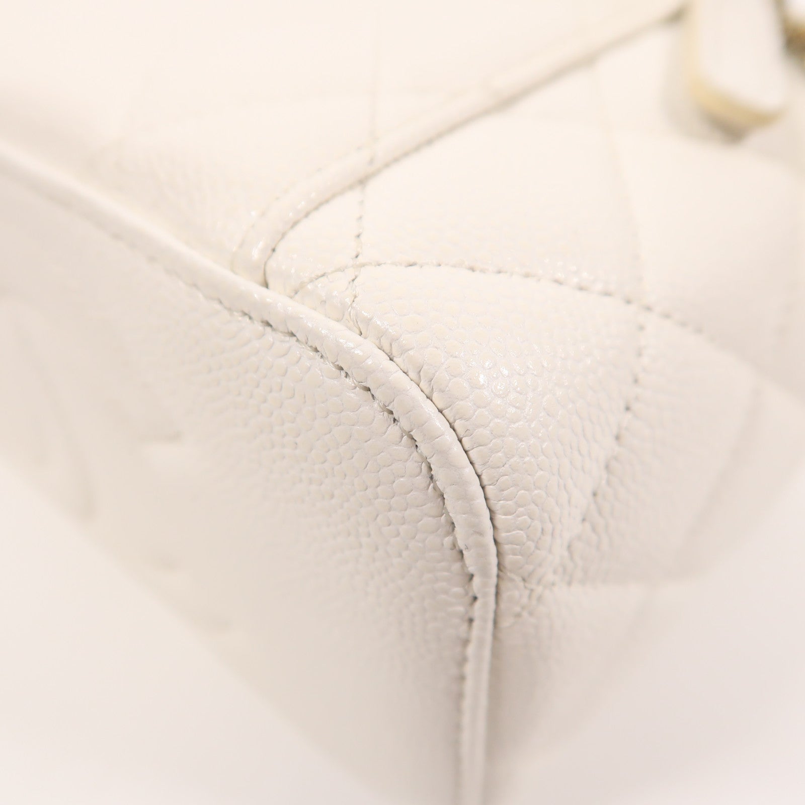 CHANEL 牛皮皮革Vanity Case金扣鏈帶肩背袋