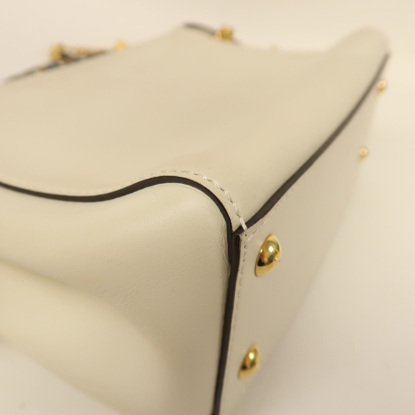 FENDI 牛皮皮革Dotcom金扣鏈帶肩背袋白色