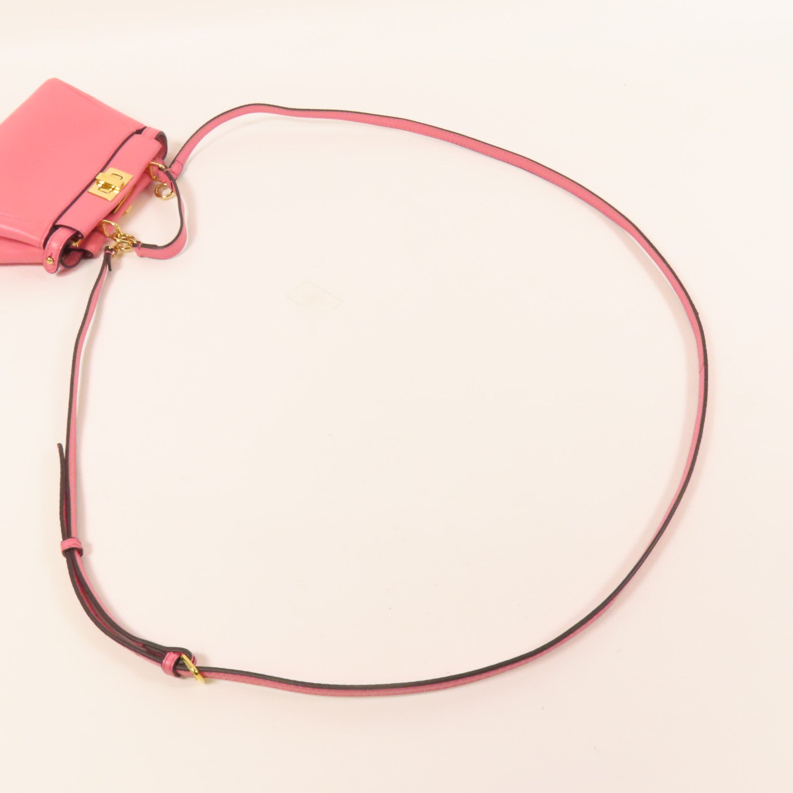 FENDI 牛皮皮革Micro Peekaboo金扣肩背袋