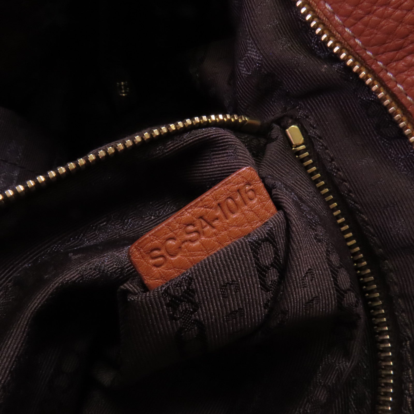 CELINE 牛皮皮革Better Sweet金扣肩背袋