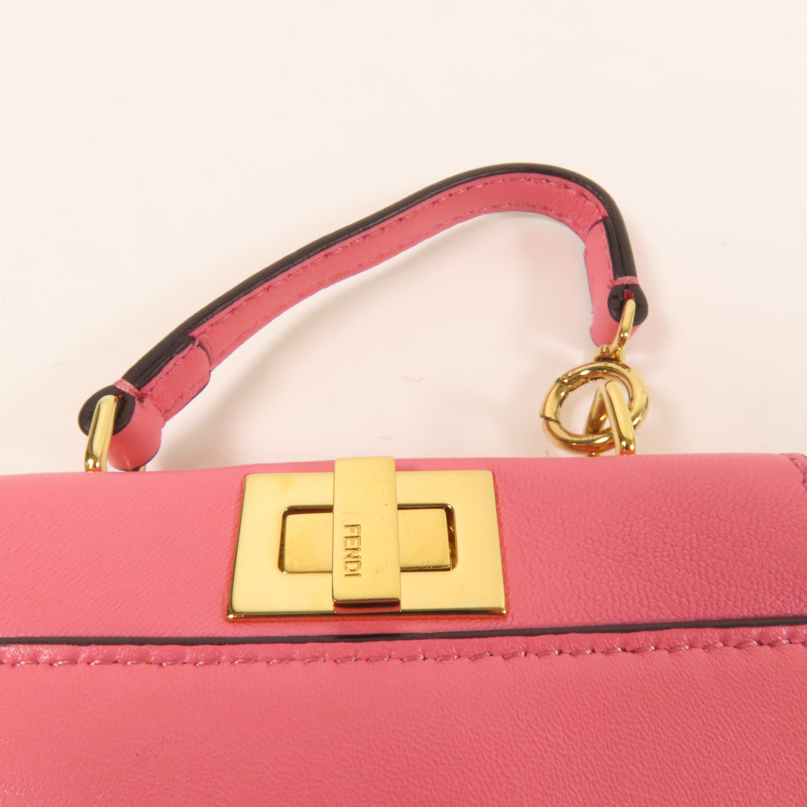 FENDI 牛皮皮革Micro Peekaboo金扣肩背袋