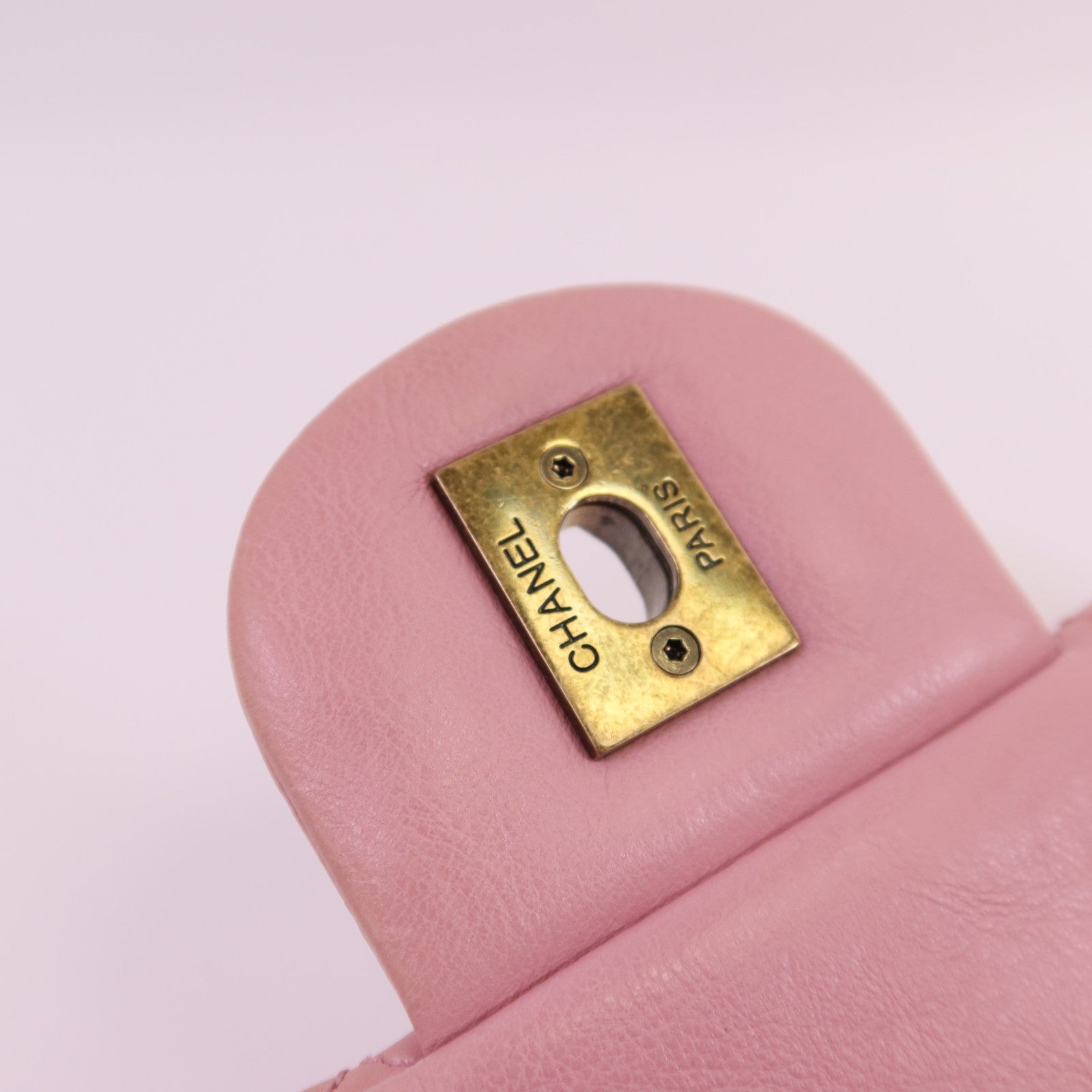 CHANEL 牛皮皮革Chain Shoulder金扣鏈帶肩背袋