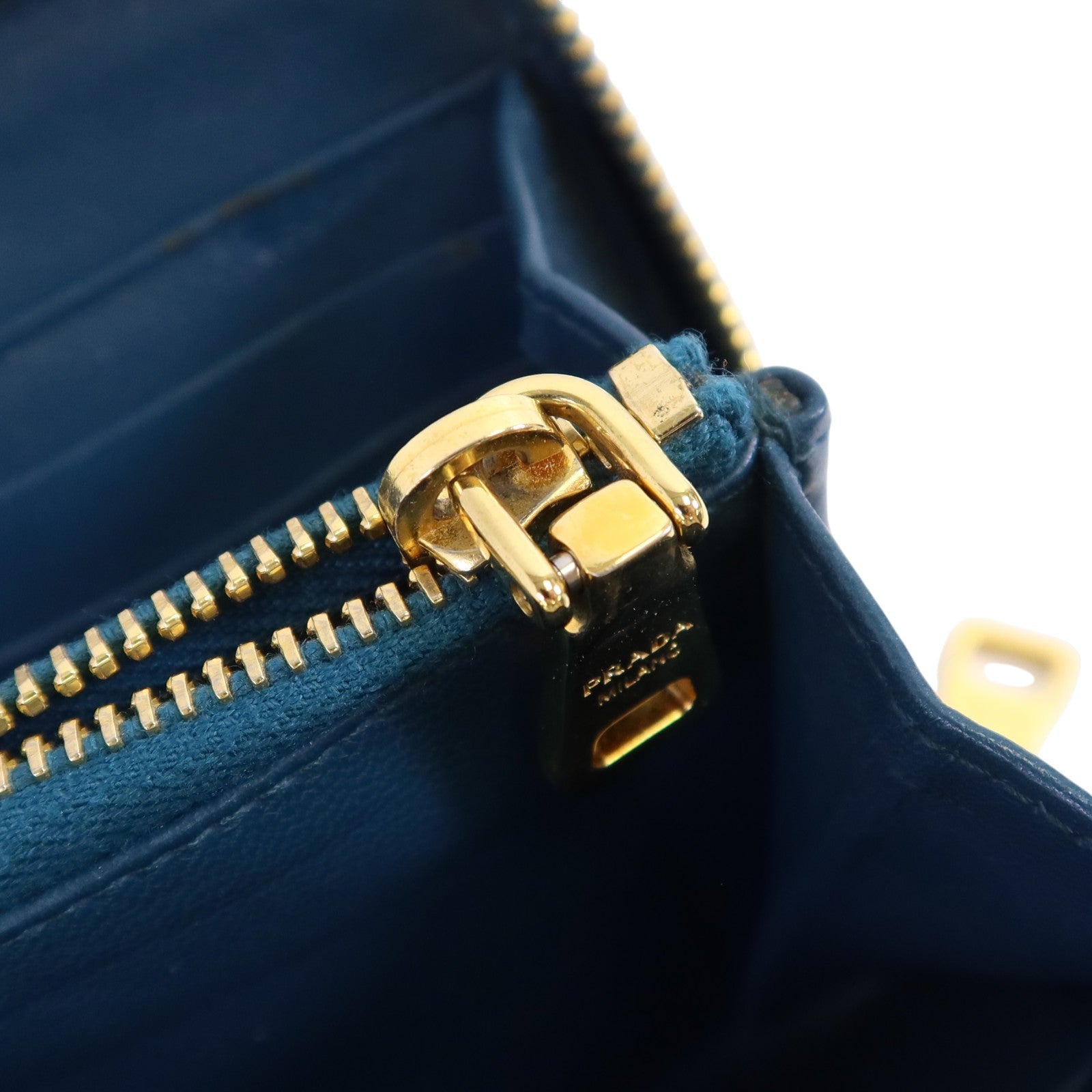 PRADA 漆皮皮革Round Long Wallet金扣拉鏈長錢包