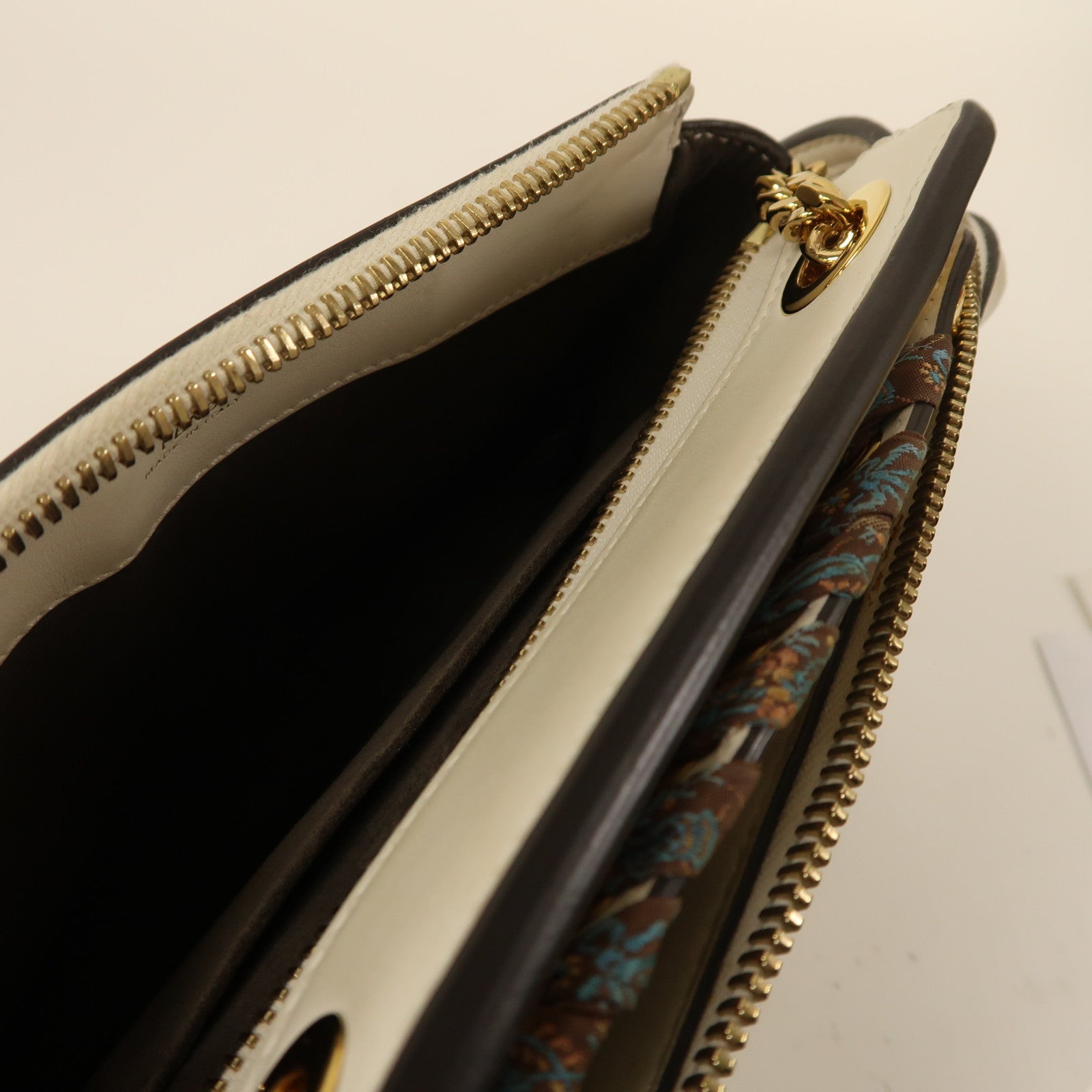 FENDI 牛皮皮革Dotcom金扣鏈帶肩背袋白色