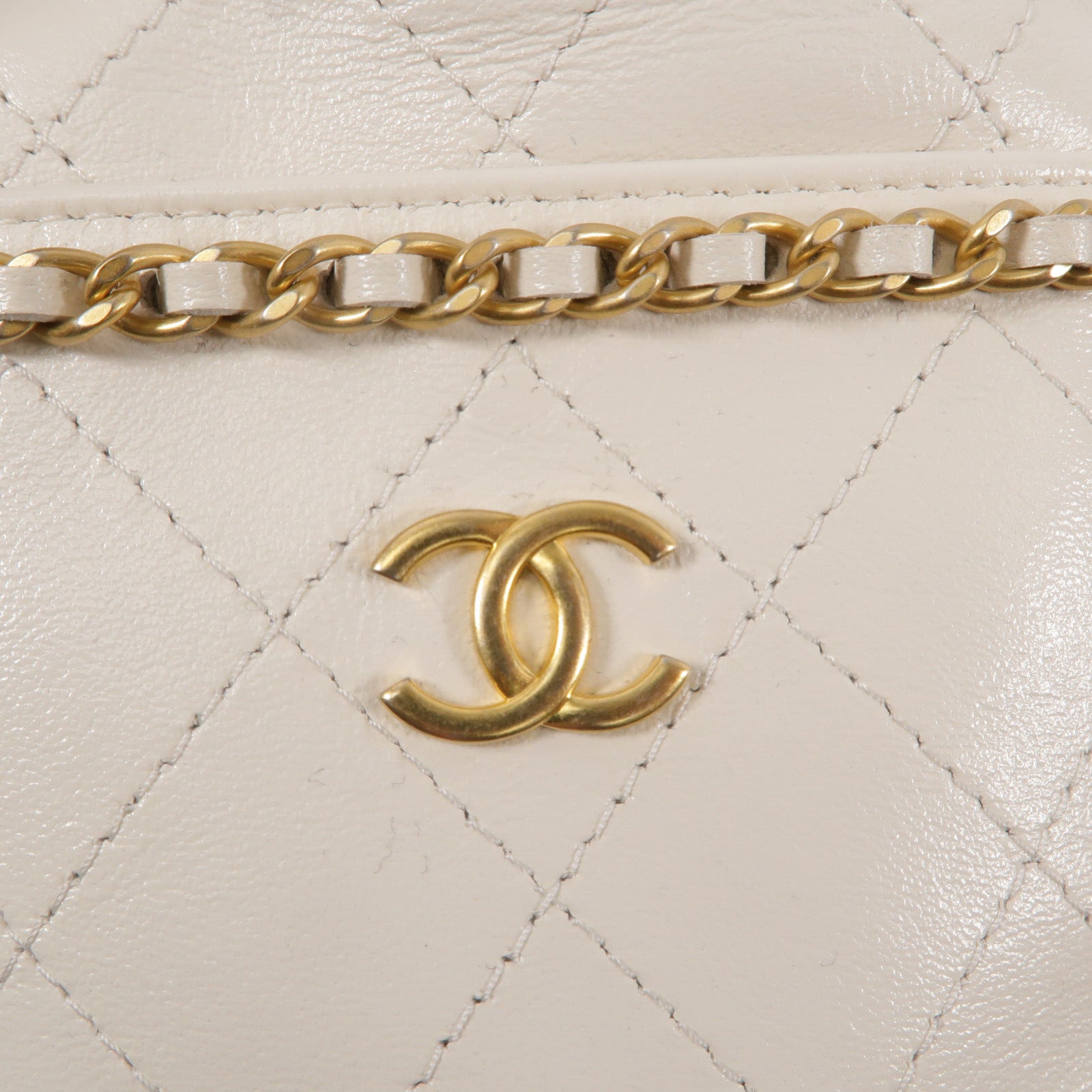 CHANEL 羊皮皮革Mini Bucket Bag鏈帶肩背袋