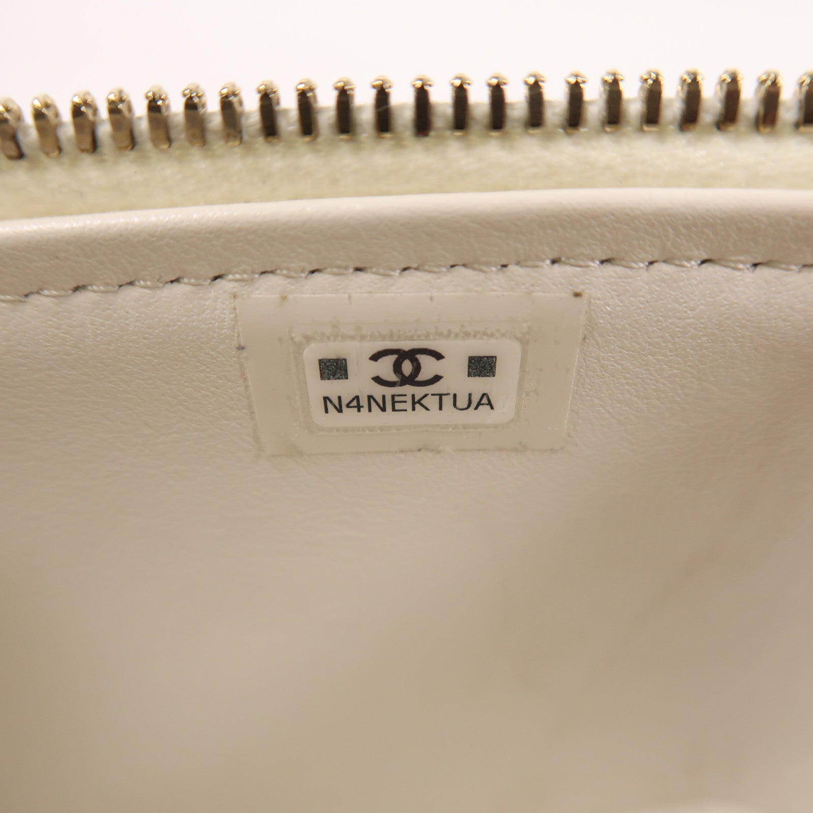CHANEL 牛皮皮革Vanity Case金扣鏈帶肩背袋