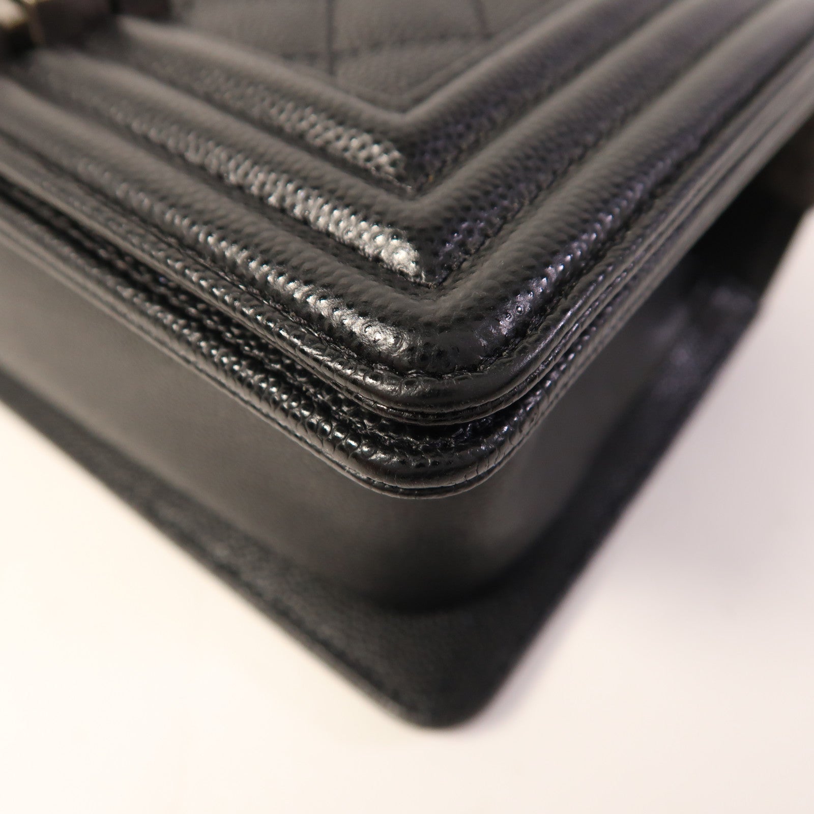 CHANEL 牛皮皮革Boy 20銀扣鏈帶肩背袋