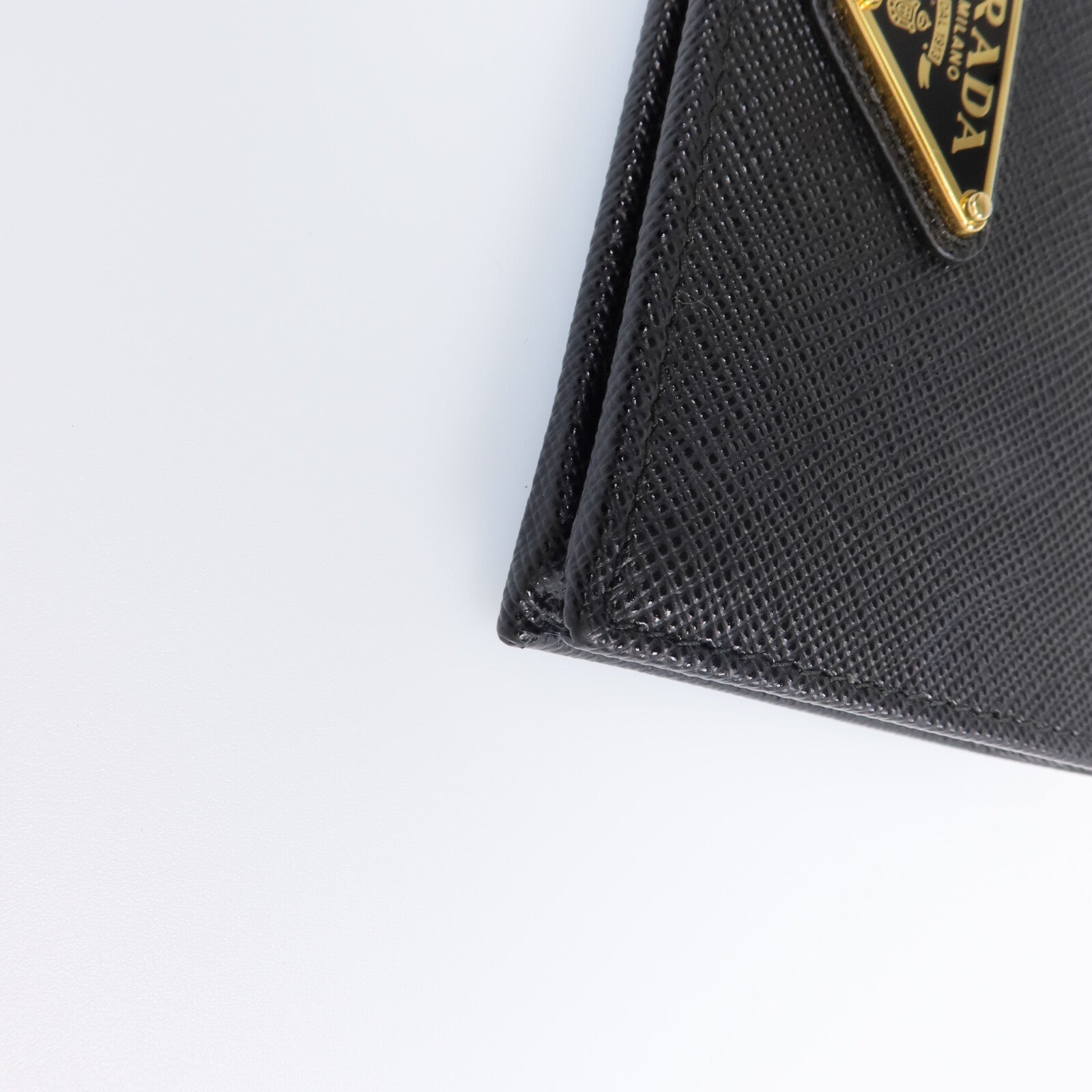 PRADA Saffiano皮革Fold Wallet金扣錢包