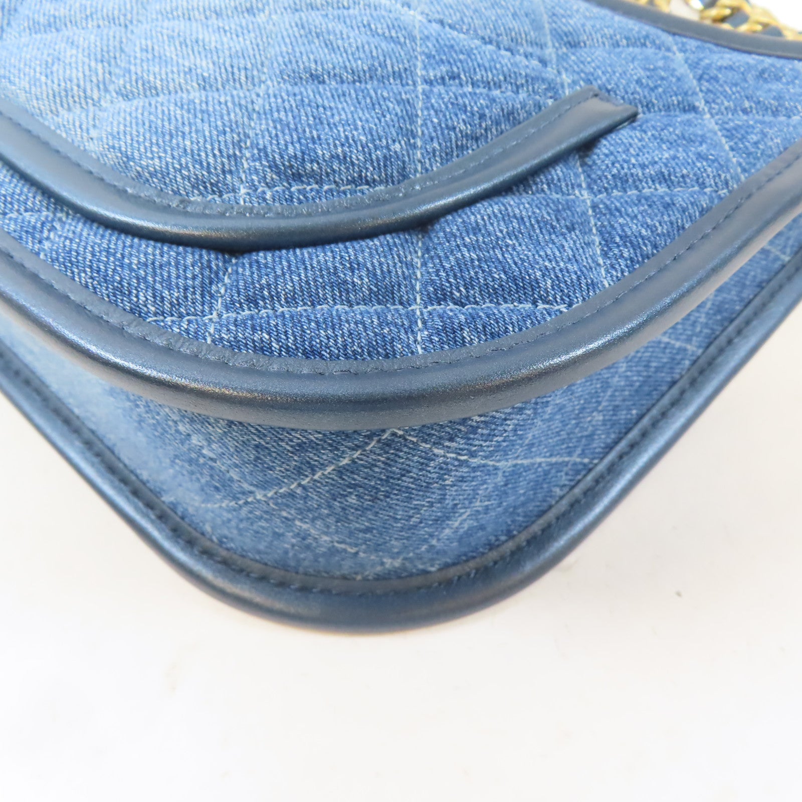 CHANEL 牛仔布料Hobo Bag金扣手挽肩背兩用袋藍色