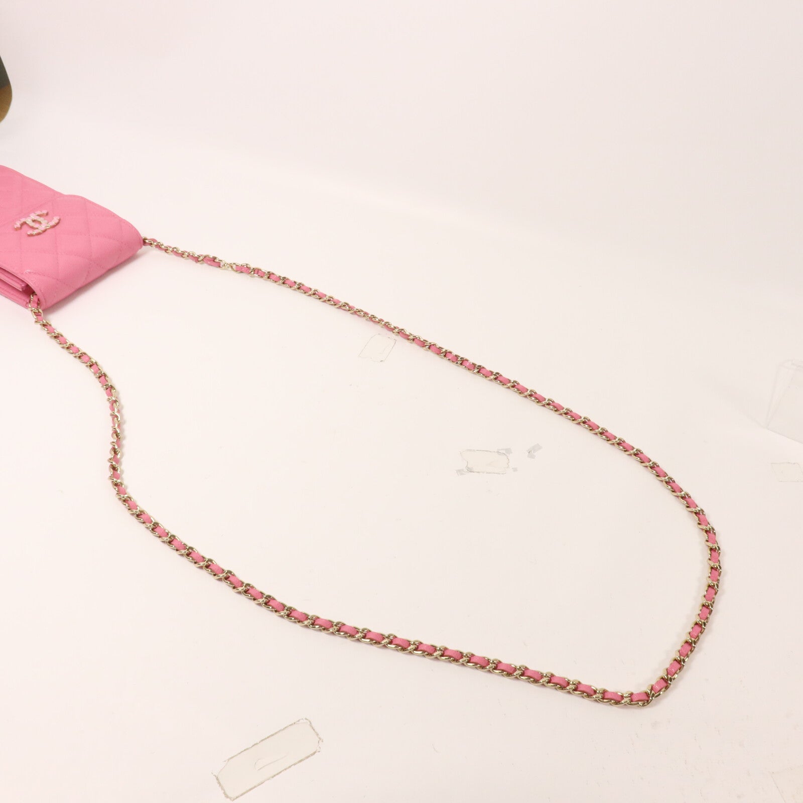CHANEL 牛皮皮革Phone Case With Airpods Chain鏈帶肩背袋