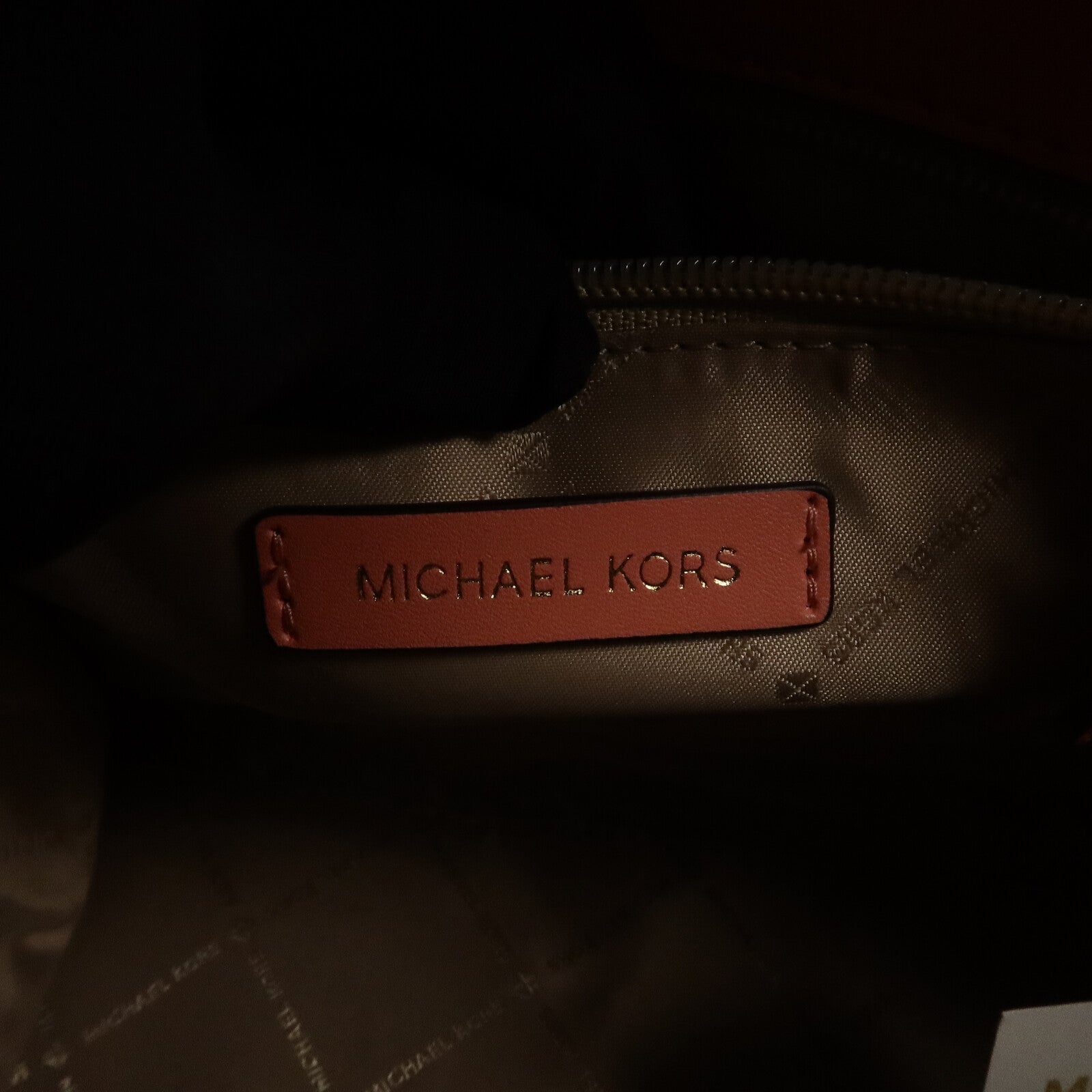 Michael Kors 牛皮皮革Medium Carmen手挽肩背兩用袋