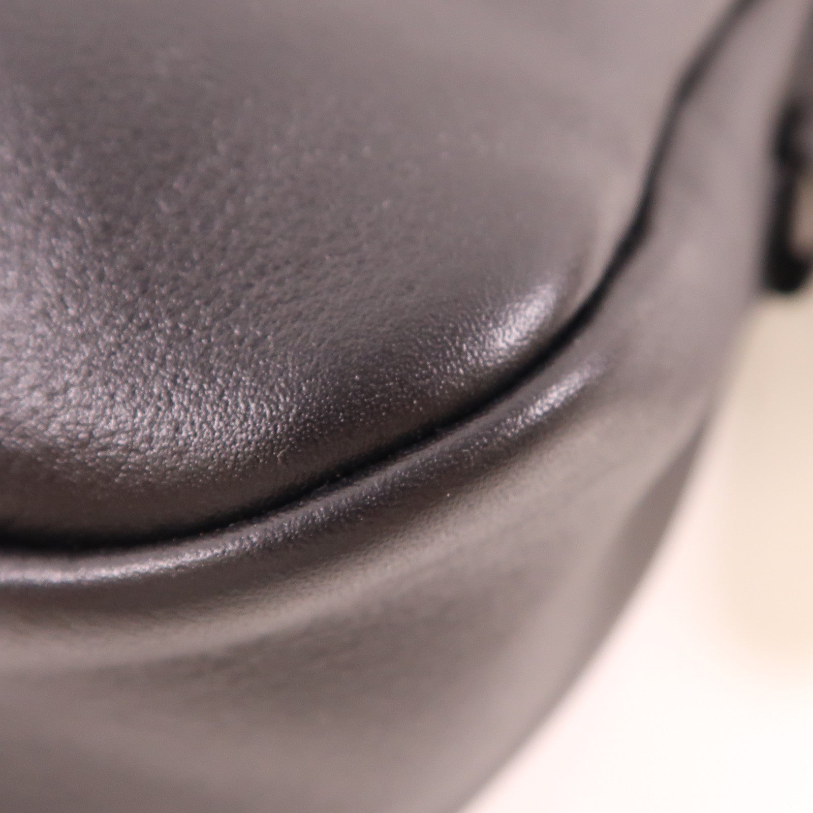 PRADA 皮革Aimee Shoulder Bag金扣手挽袋