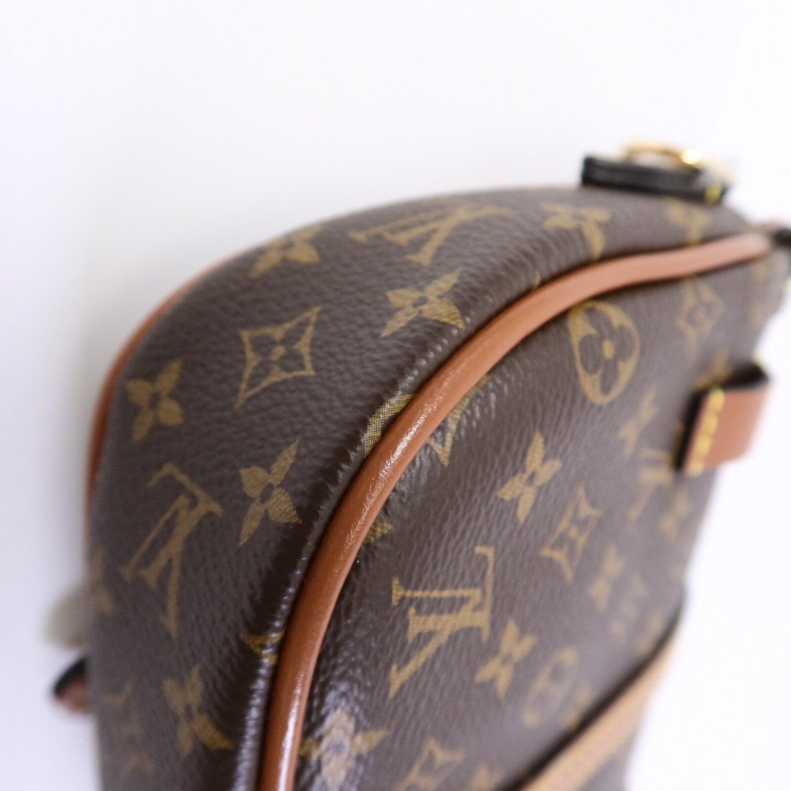 LOUIS VUITTON Monogram Solo肩背袋