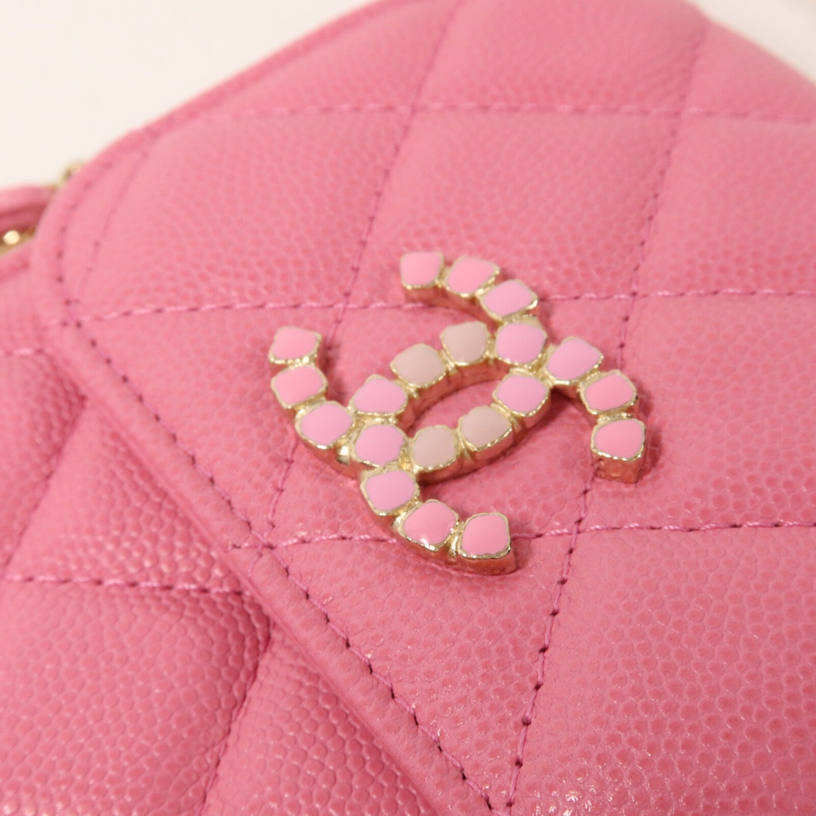 CHANEL 牛皮皮革Phone Case With Airpods Chain鏈帶肩背袋