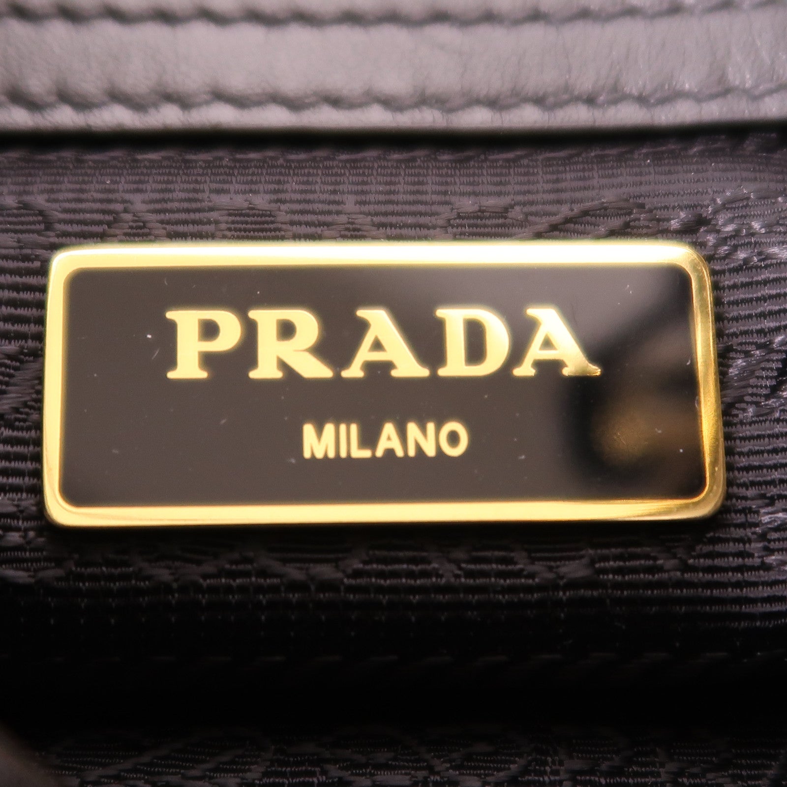 PRADA 尼龍Shoulder Bag金扣肩背袋