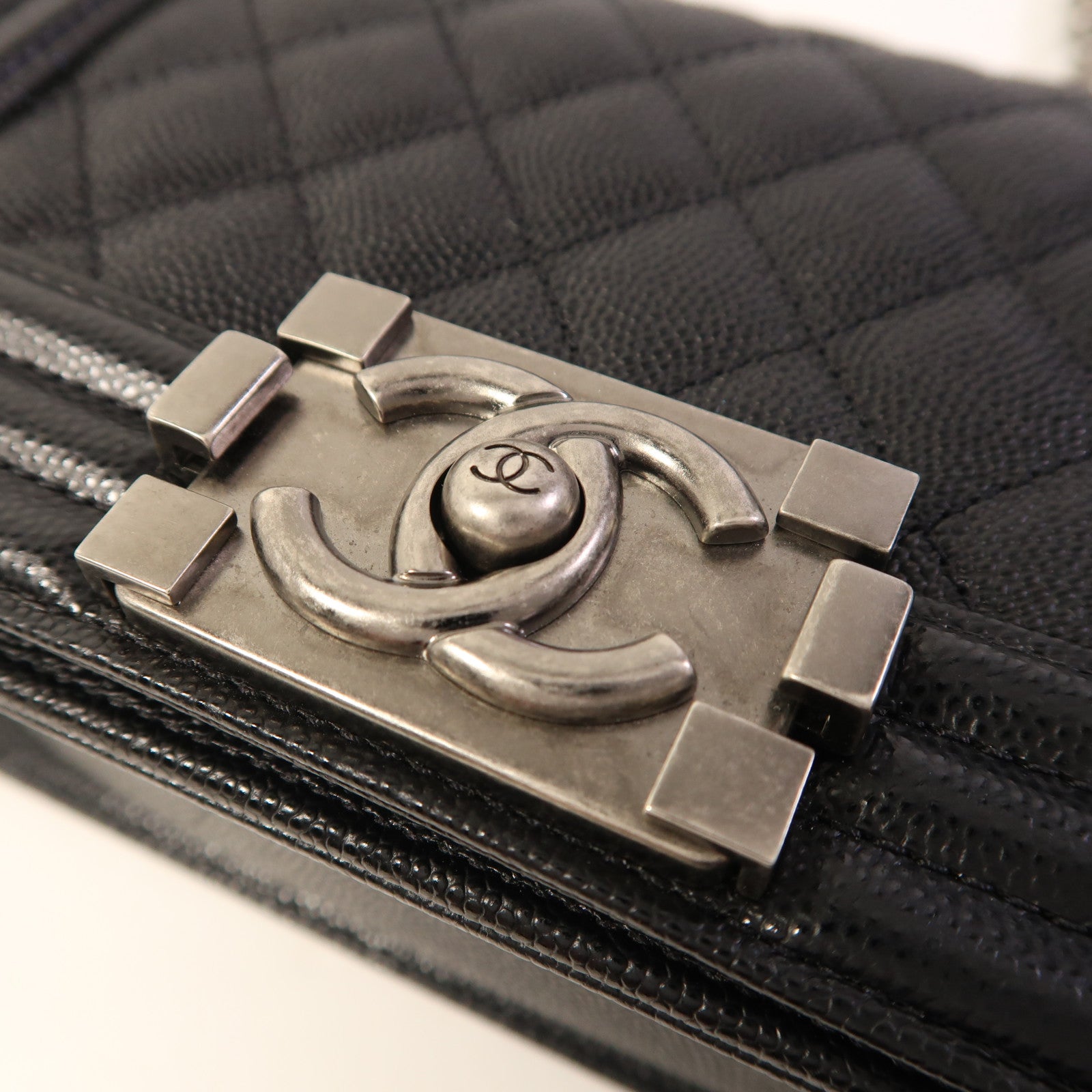 CHANEL 牛皮皮革Boy 20銀扣鏈帶肩背袋