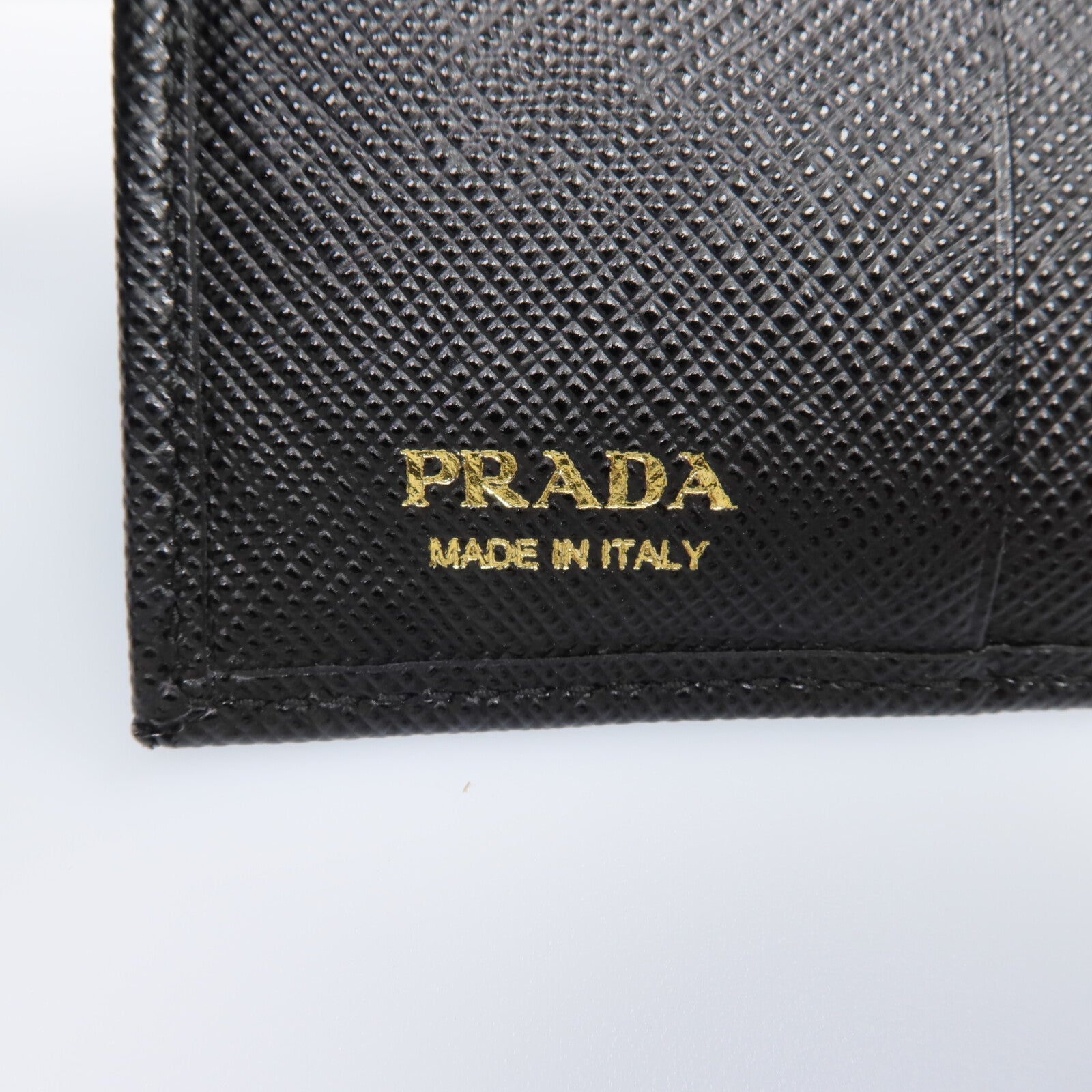PRADA Saffiano皮革Fold Wallet金扣錢包