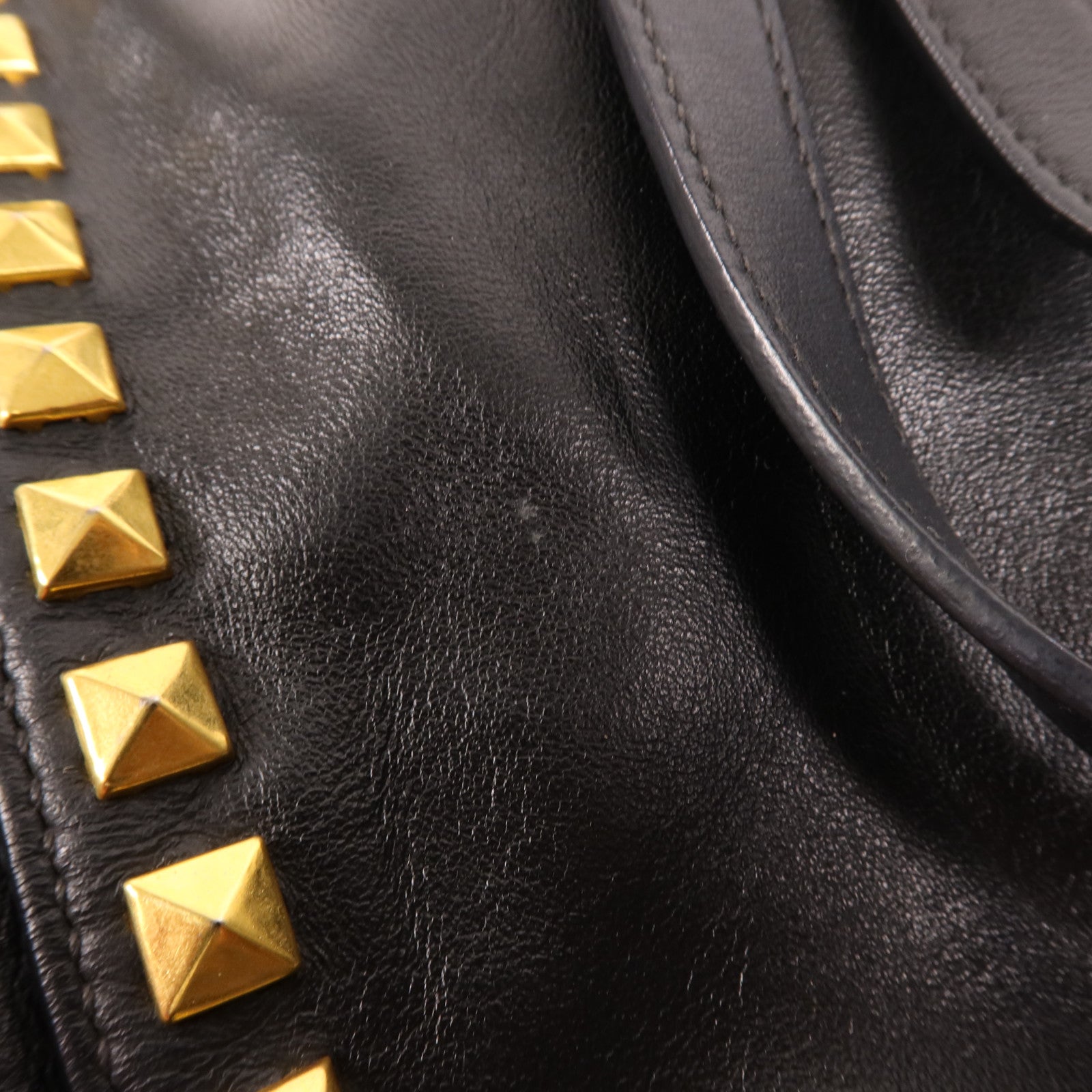 Miu Miu 羊皮皮革Tote Bag金扣肩背袋