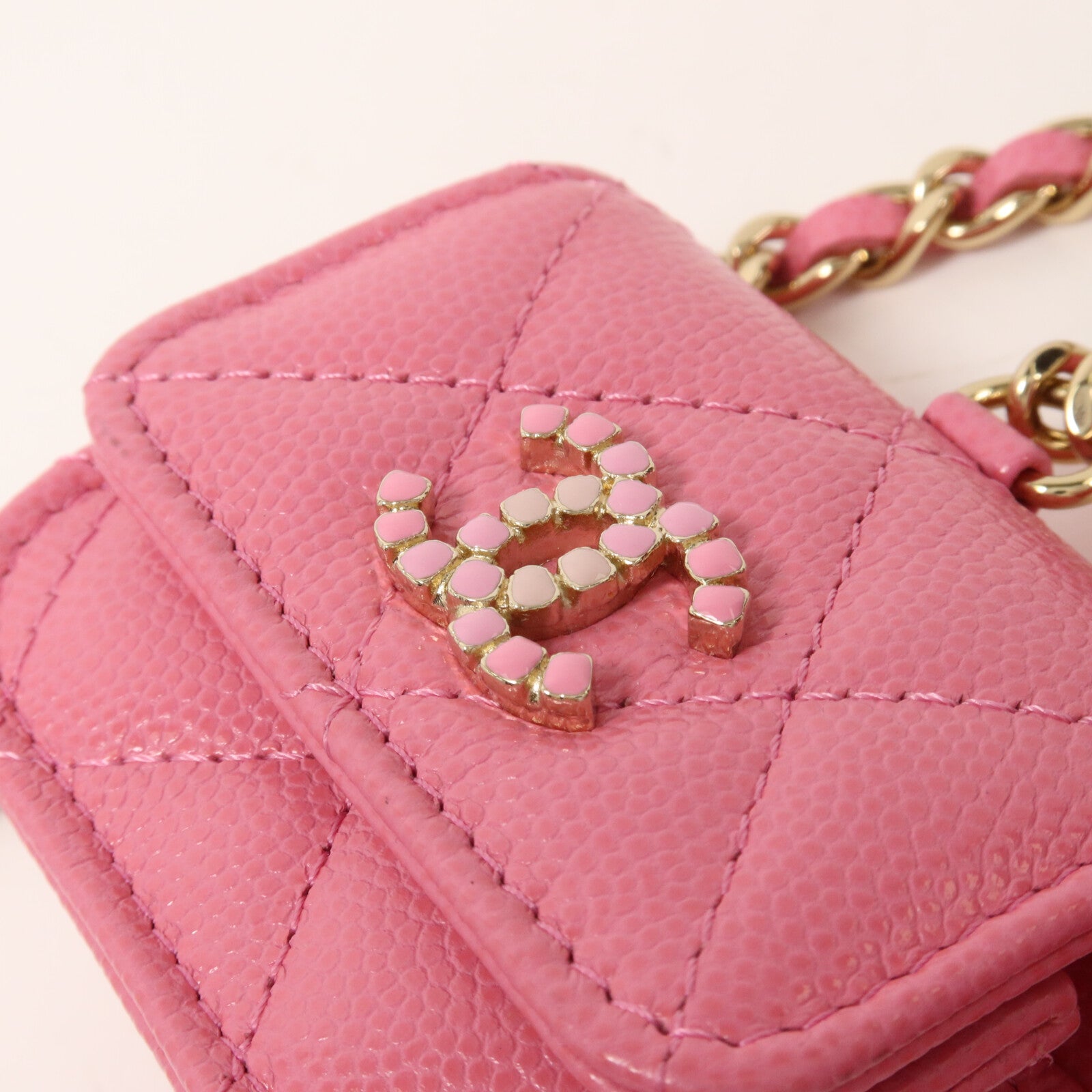 CHANEL 牛皮皮革Phone Case With Airpods Chain鏈帶肩背袋