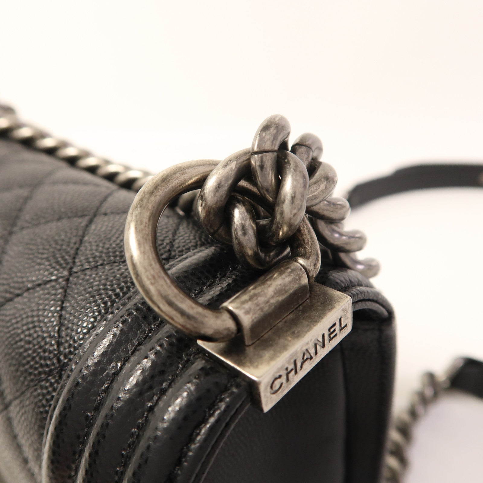 CHANEL 牛皮皮革Boy 20銀扣鏈帶肩背袋