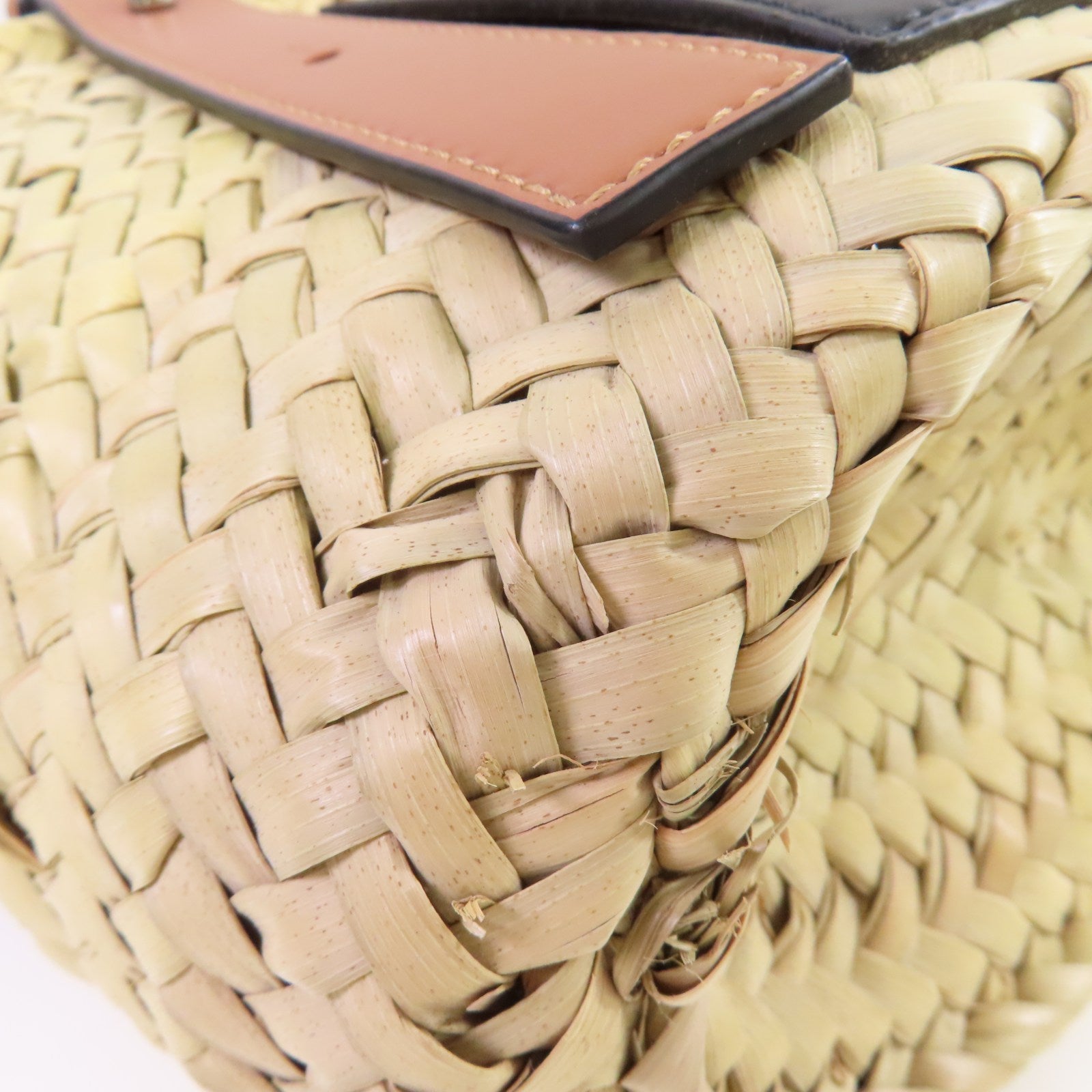 LOEWE 酒椰/牛皮皮革Studio Ghibli Dust Bunnies Small Basket Bag手挽袋杏色