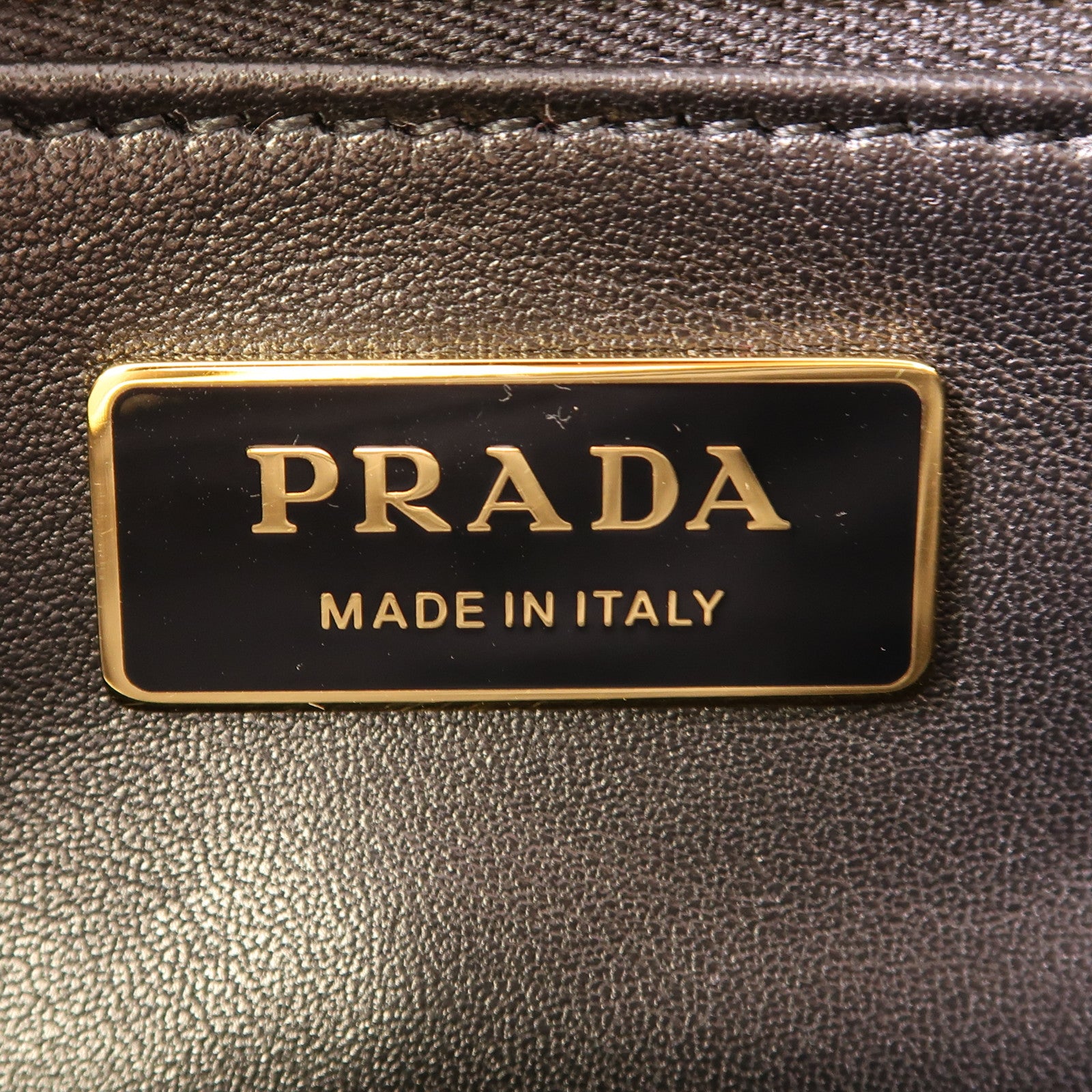 PRADA 皮革Aimee Shoulder Bag金扣手挽袋