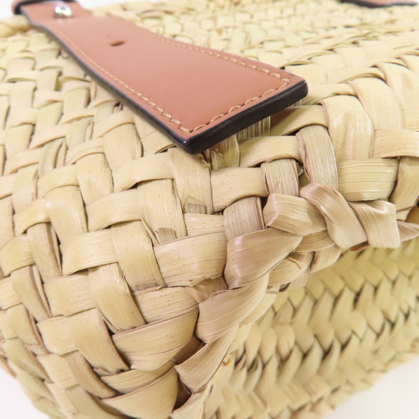 LOEWE 酒椰/牛皮皮革Studio Ghibli Dust Bunnies Small Basket Bag手挽袋杏色